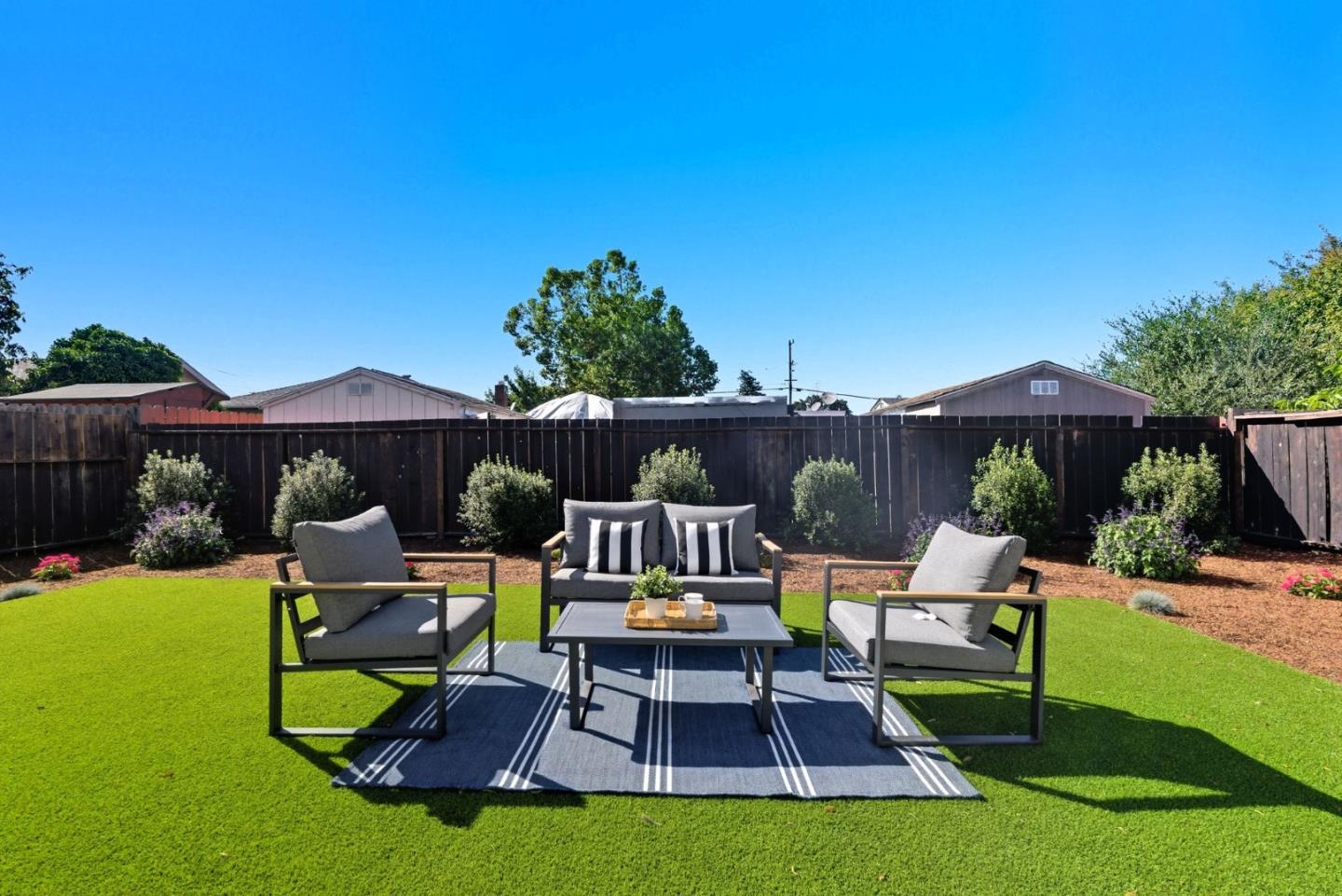 Detail Gallery Image 33 of 53 For 1117 Henderson Ave, Menlo Park,  CA 94025 - 3 Beds | 2 Baths