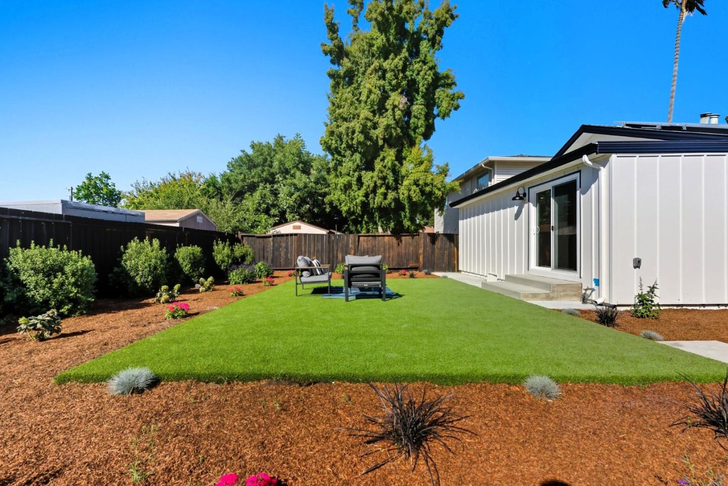 Detail Gallery Image 34 of 53 For 1117 Henderson Ave, Menlo Park,  CA 94025 - 3 Beds | 2 Baths