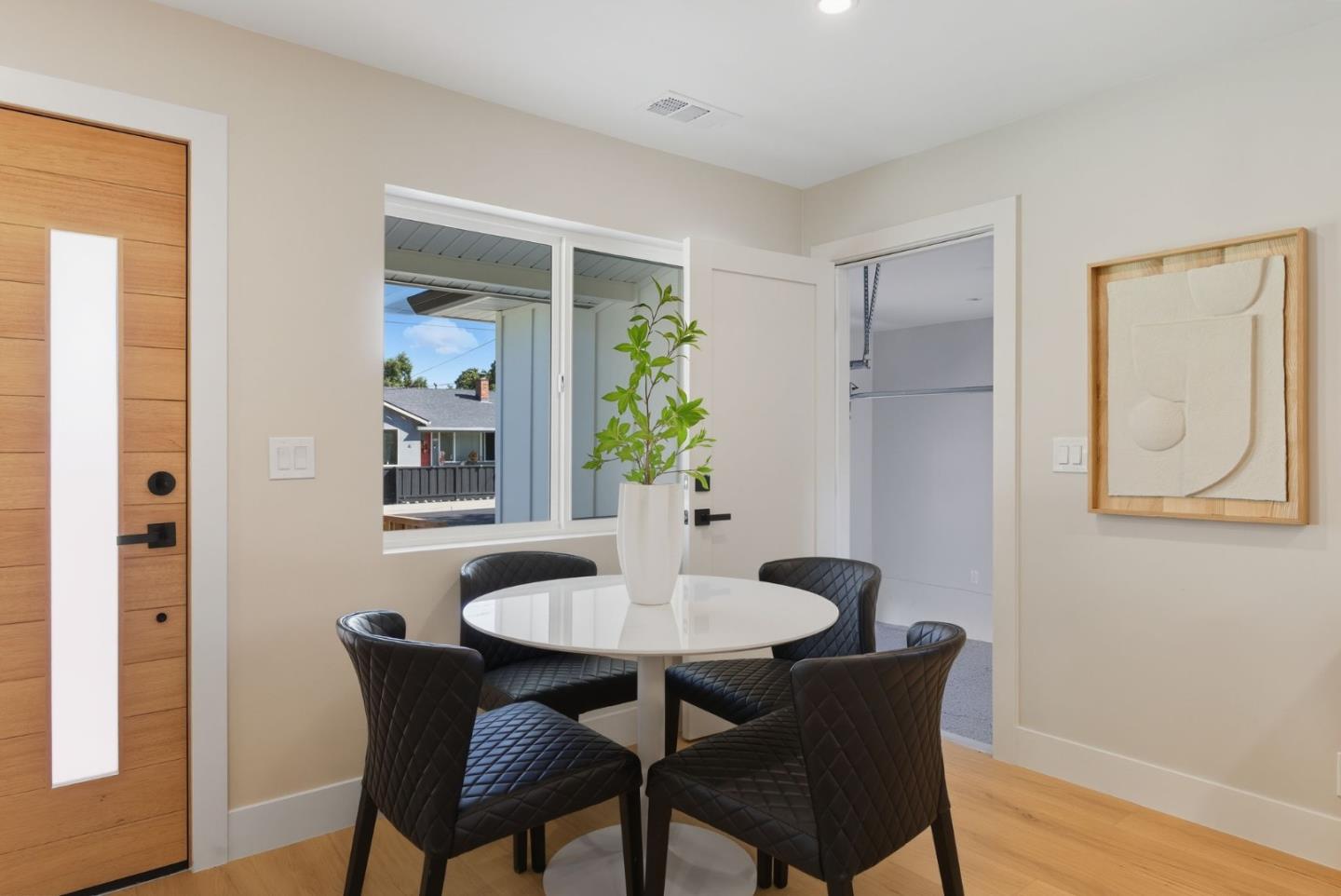 Detail Gallery Image 9 of 53 For 1117 Henderson Ave, Menlo Park,  CA 94025 - 3 Beds | 2 Baths