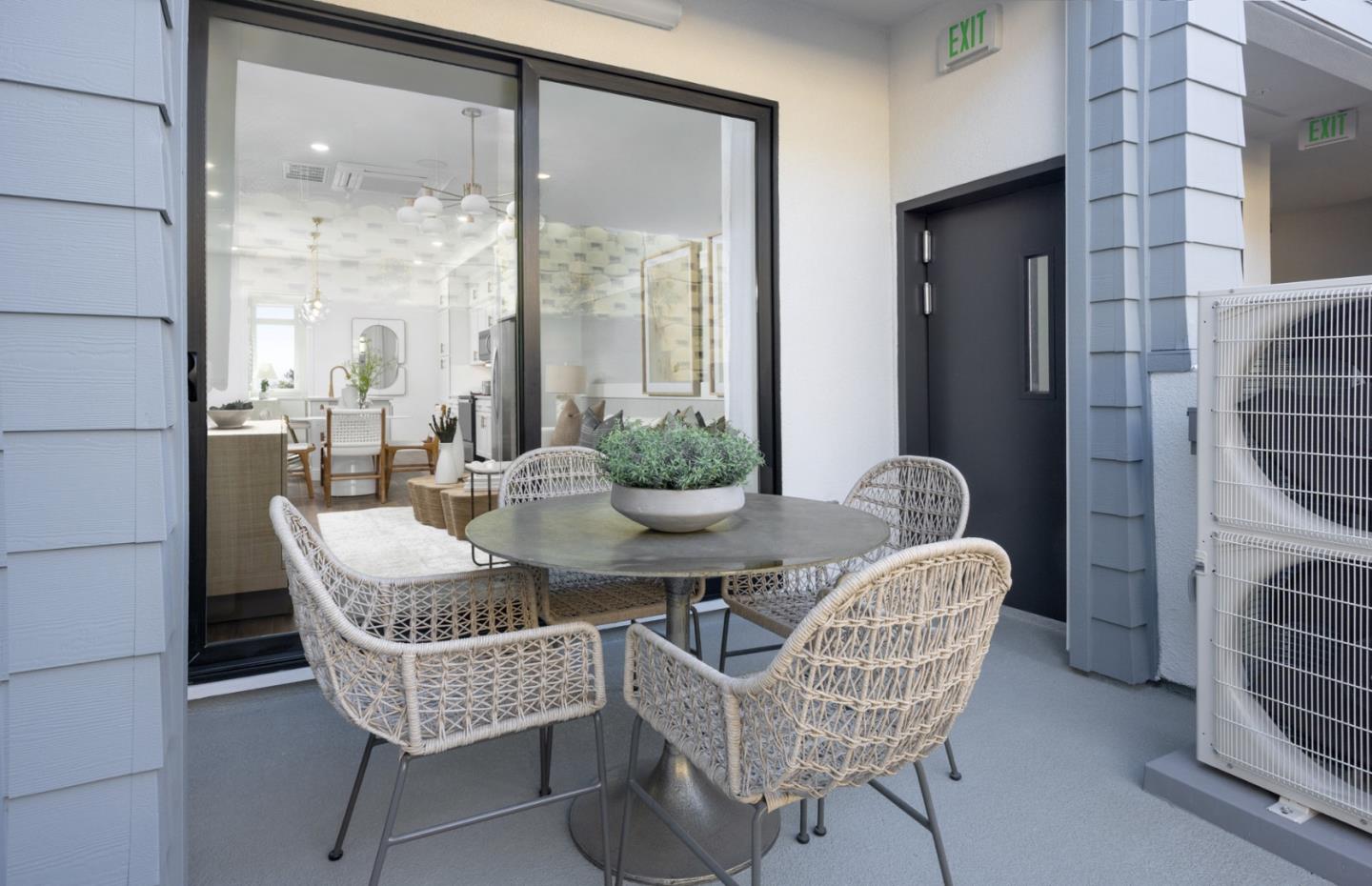 Detail Gallery Image 2 of 17 For 2419 Willow Dr, San Mateo,  CA 94403 - 3 Beds | 3 Baths
