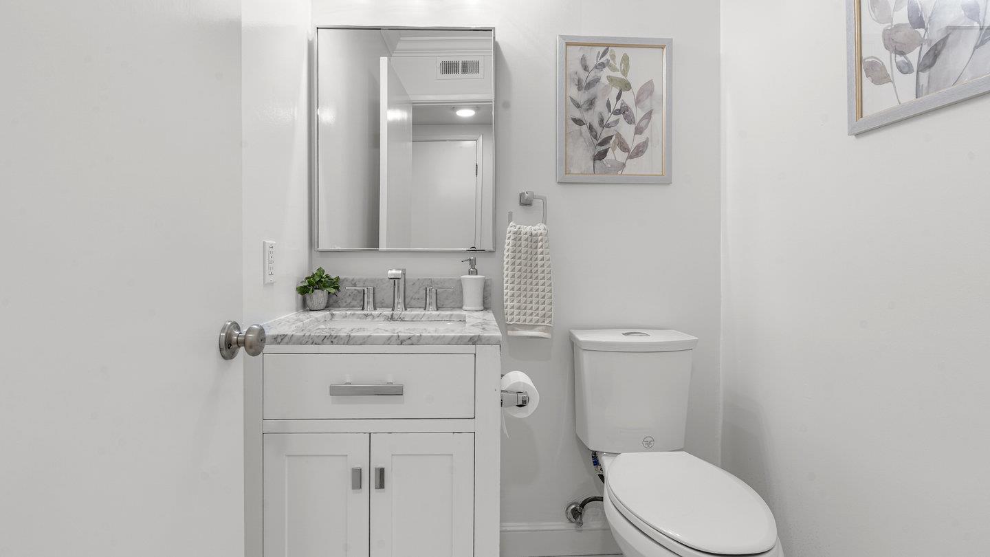 Detail Gallery Image 14 of 36 For 706 Celestial Ln, Foster City,  CA 94404 - 3 Beds | 2/1 Baths