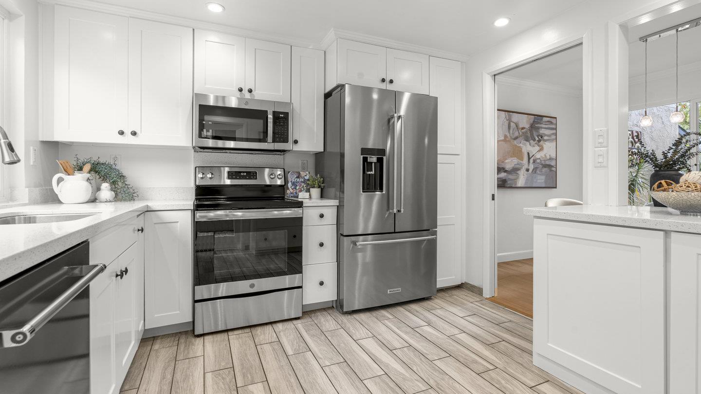 Detail Gallery Image 6 of 36 For 706 Celestial Ln, Foster City,  CA 94404 - 3 Beds | 2/1 Baths