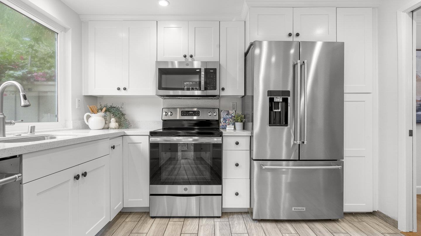 Detail Gallery Image 7 of 36 For 706 Celestial Ln, Foster City,  CA 94404 - 3 Beds | 2/1 Baths