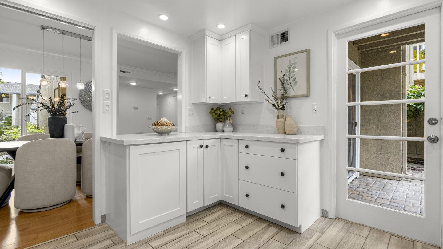 Detail Gallery Image 9 of 36 For 706 Celestial Ln, Foster City,  CA 94404 - 3 Beds | 2/1 Baths