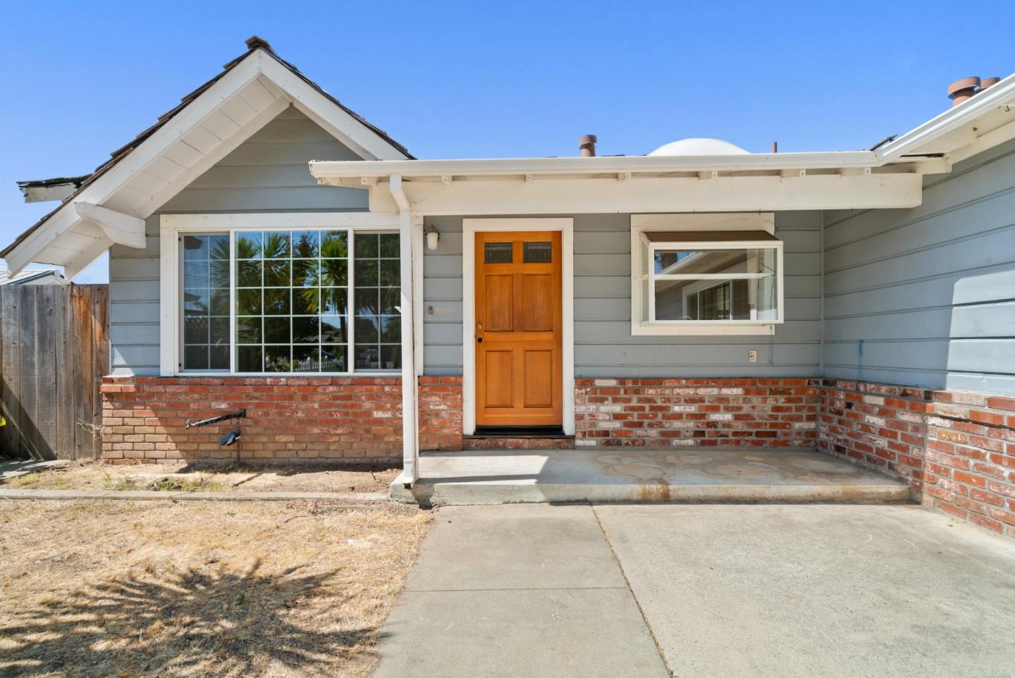 Detail Gallery Image 2 of 12 For 1955 15th Ave, Santa Cruz,  CA 95062 - 3 Beds | 2 Baths