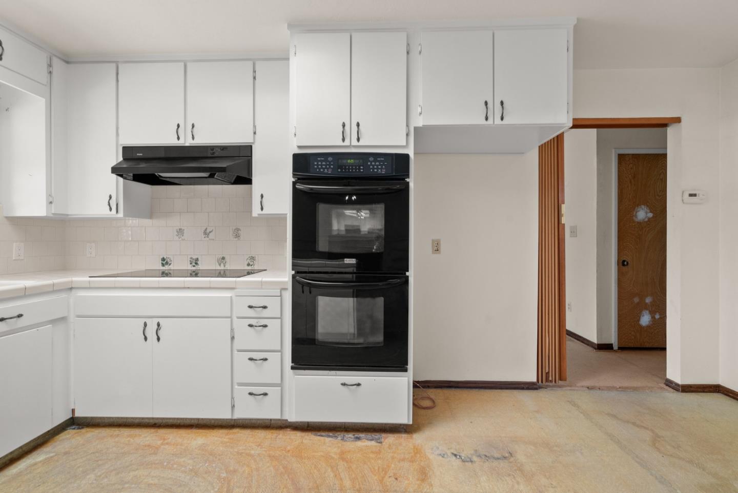 Detail Gallery Image 5 of 12 For 1955 15th Ave, Santa Cruz,  CA 95062 - 3 Beds | 2 Baths