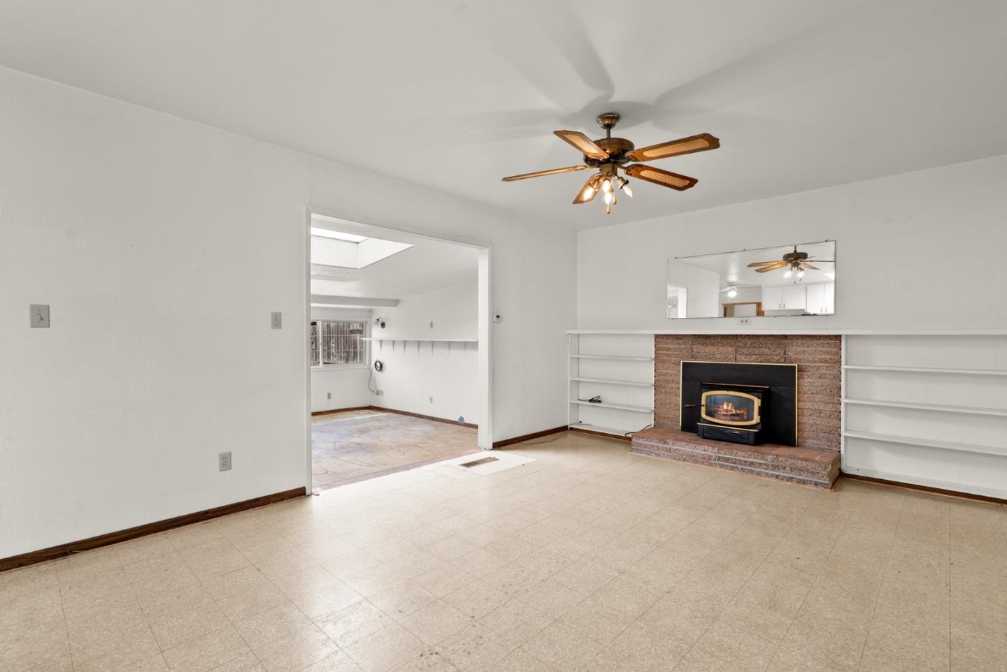 Detail Gallery Image 6 of 12 For 1955 15th Ave, Santa Cruz,  CA 95062 - 3 Beds | 2 Baths