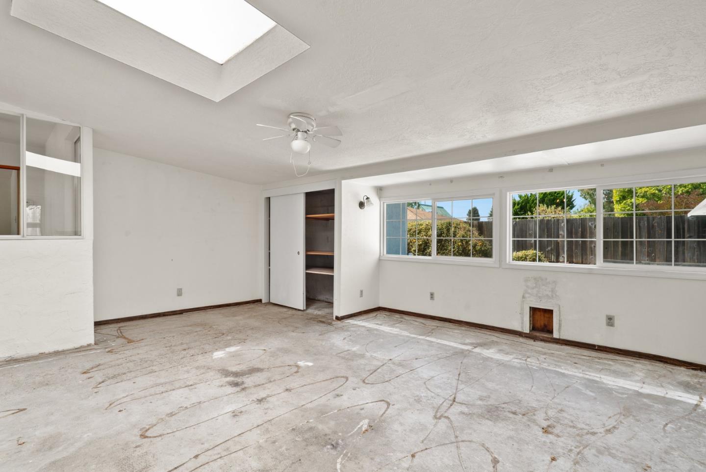 Detail Gallery Image 7 of 12 For 1955 15th Ave, Santa Cruz,  CA 95062 - 3 Beds | 2 Baths