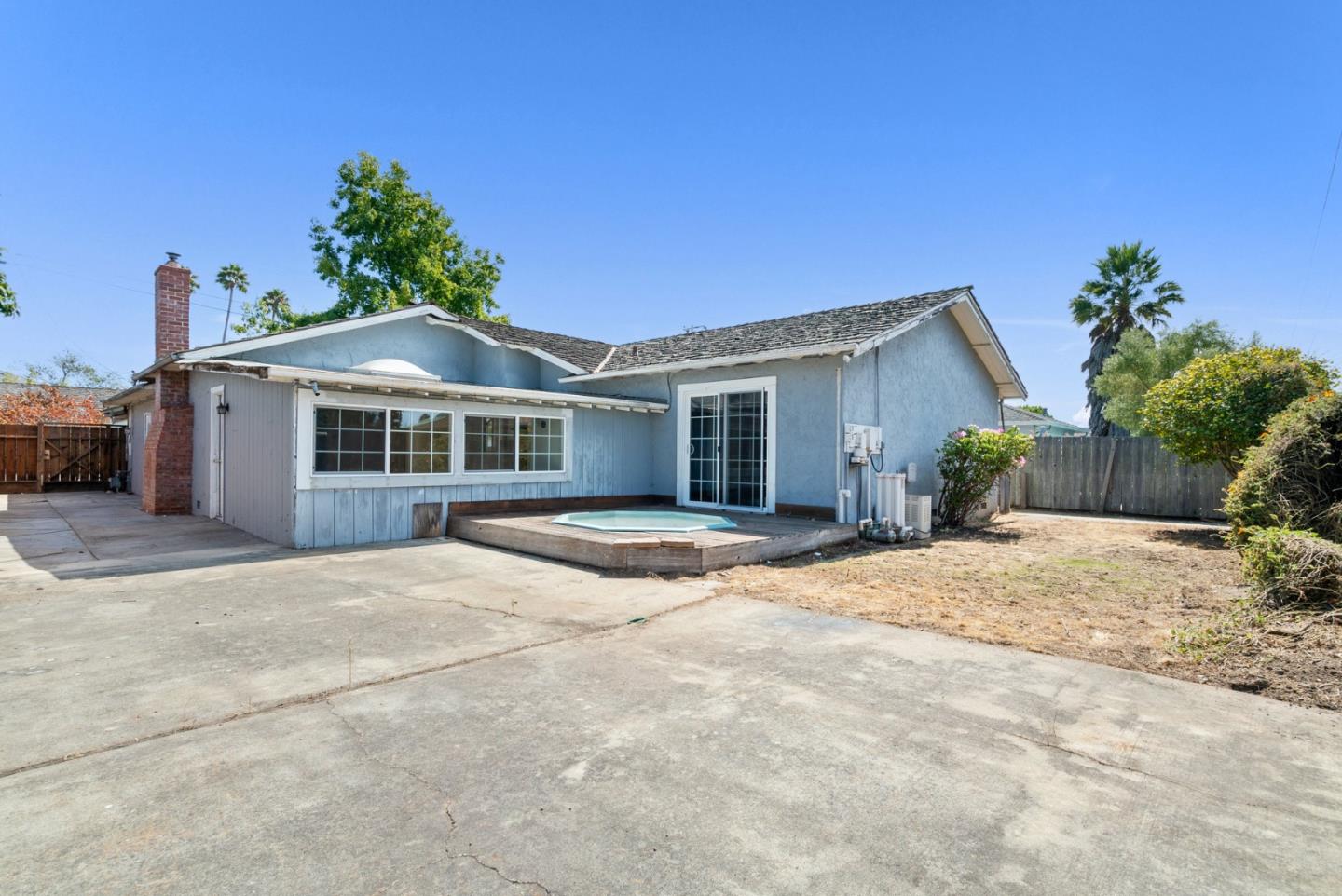 Detail Gallery Image 8 of 12 For 1955 15th Ave, Santa Cruz,  CA 95062 - 3 Beds | 2 Baths