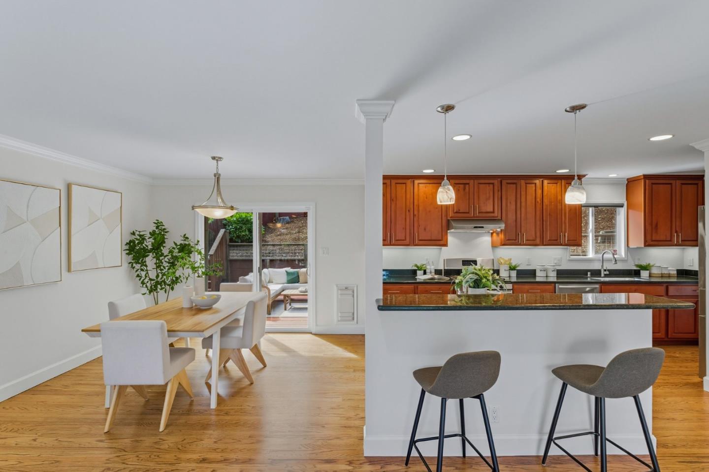 Detail Gallery Image 14 of 67 For 2315 Cheshire Way, Redwood City,  CA 94061 - 3 Beds | 2 Baths