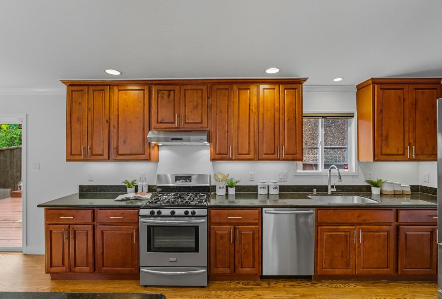 Detail Gallery Image 17 of 67 For 2315 Cheshire Way, Redwood City,  CA 94061 - 3 Beds | 2 Baths