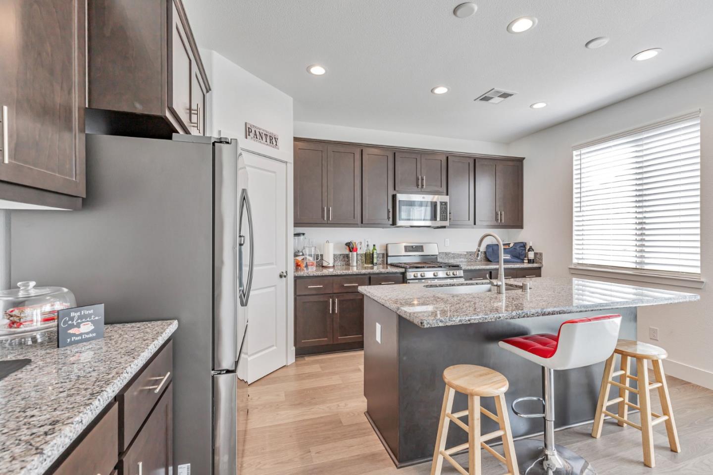 Detail Gallery Image 5 of 40 For 1180 Cherry Peak Way, Hollister,  CA 95023 - 3 Beds | 2/1 Baths