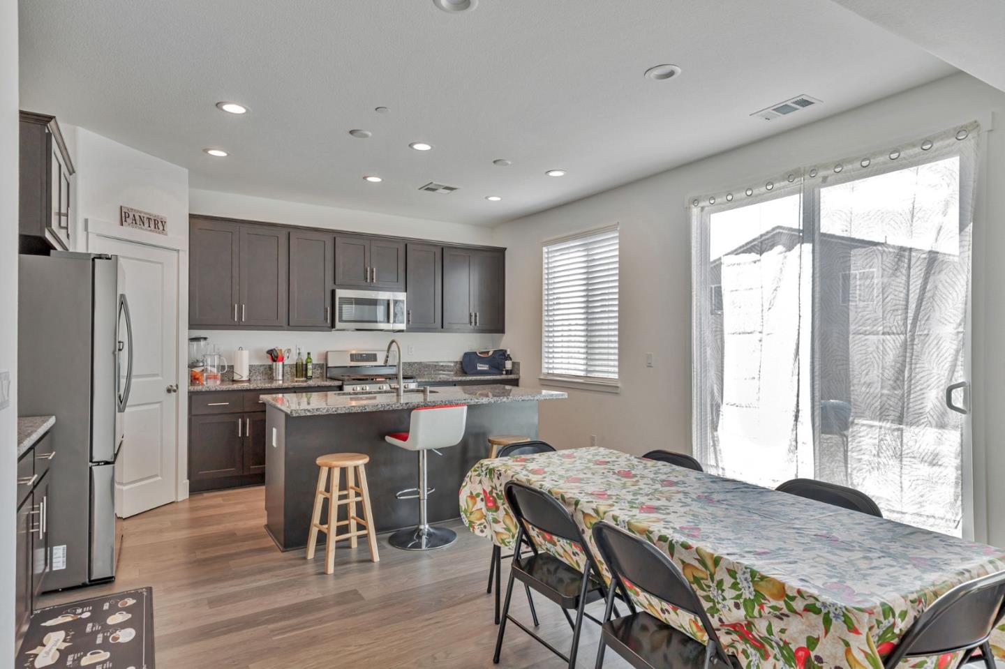 Detail Gallery Image 7 of 40 For 1180 Cherry Peak Way, Hollister,  CA 95023 - 3 Beds | 2/1 Baths