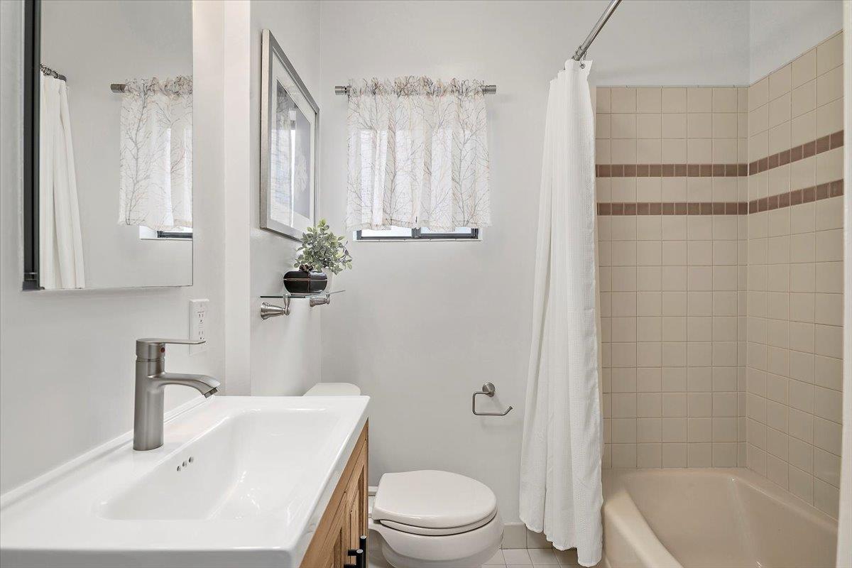 Detail Gallery Image 10 of 21 For 227 Poinsettia Ave, San Mateo,  CA 94403 - 3 Beds | 1 Baths