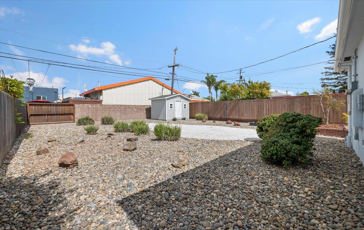 Detail Gallery Image 15 of 21 For 227 Poinsettia Ave, San Mateo,  CA 94403 - 3 Beds | 1 Baths