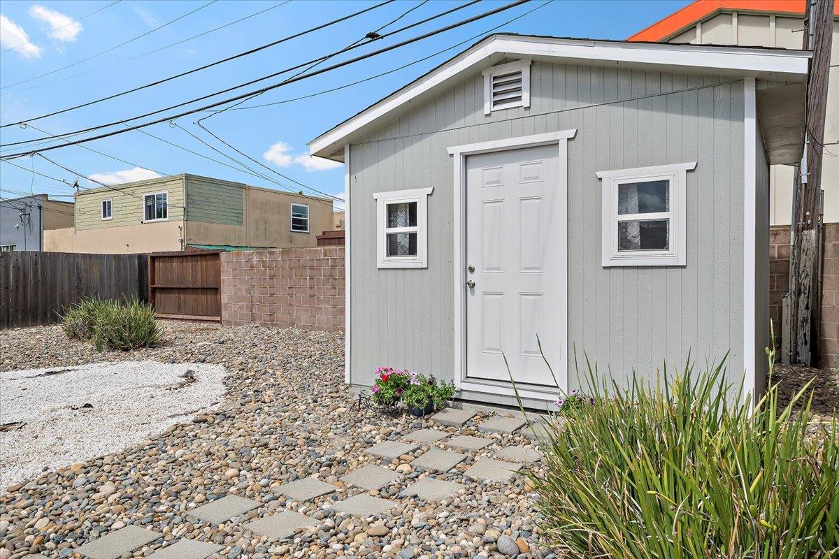 Detail Gallery Image 16 of 21 For 227 Poinsettia Ave, San Mateo,  CA 94403 - 3 Beds | 1 Baths