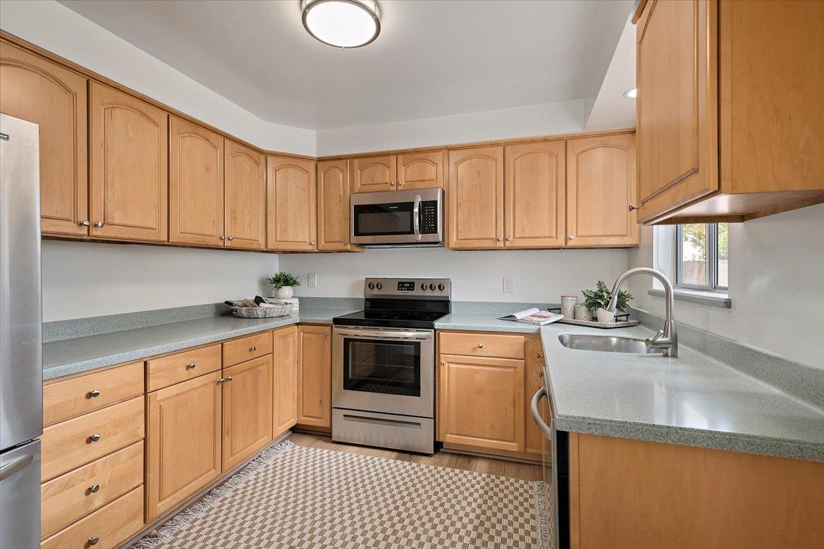 Detail Gallery Image 7 of 21 For 227 Poinsettia Ave, San Mateo,  CA 94403 - 3 Beds | 1 Baths