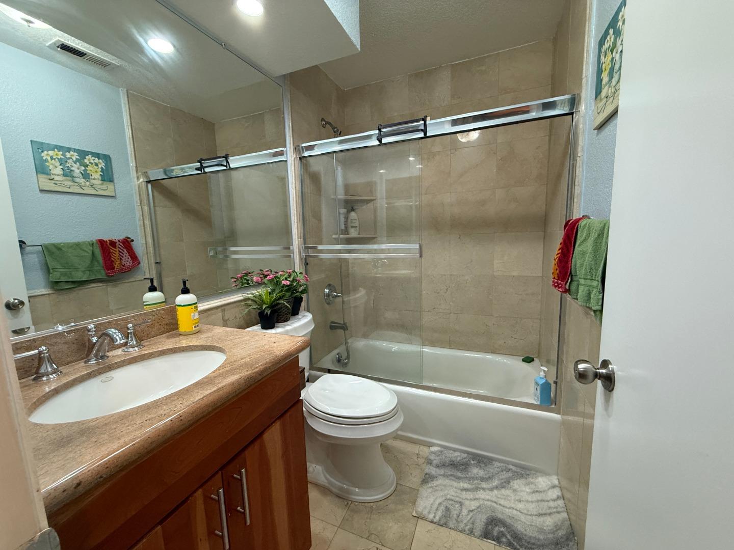 Detail Gallery Image 10 of 21 For 1563 Four Oaks Rd, San Jose,  CA 95131 - 4 Beds | 2/1 Baths