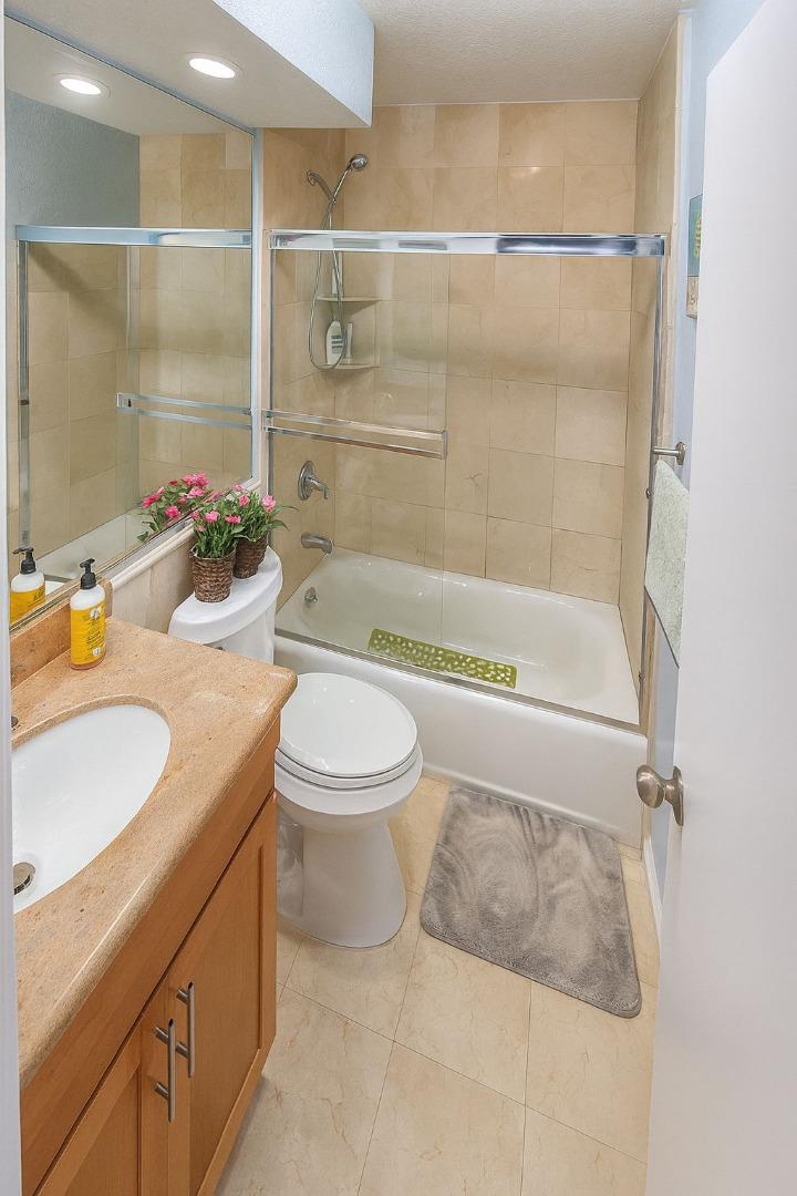 Detail Gallery Image 11 of 21 For 1563 Four Oaks Rd, San Jose,  CA 95131 - 4 Beds | 2/1 Baths