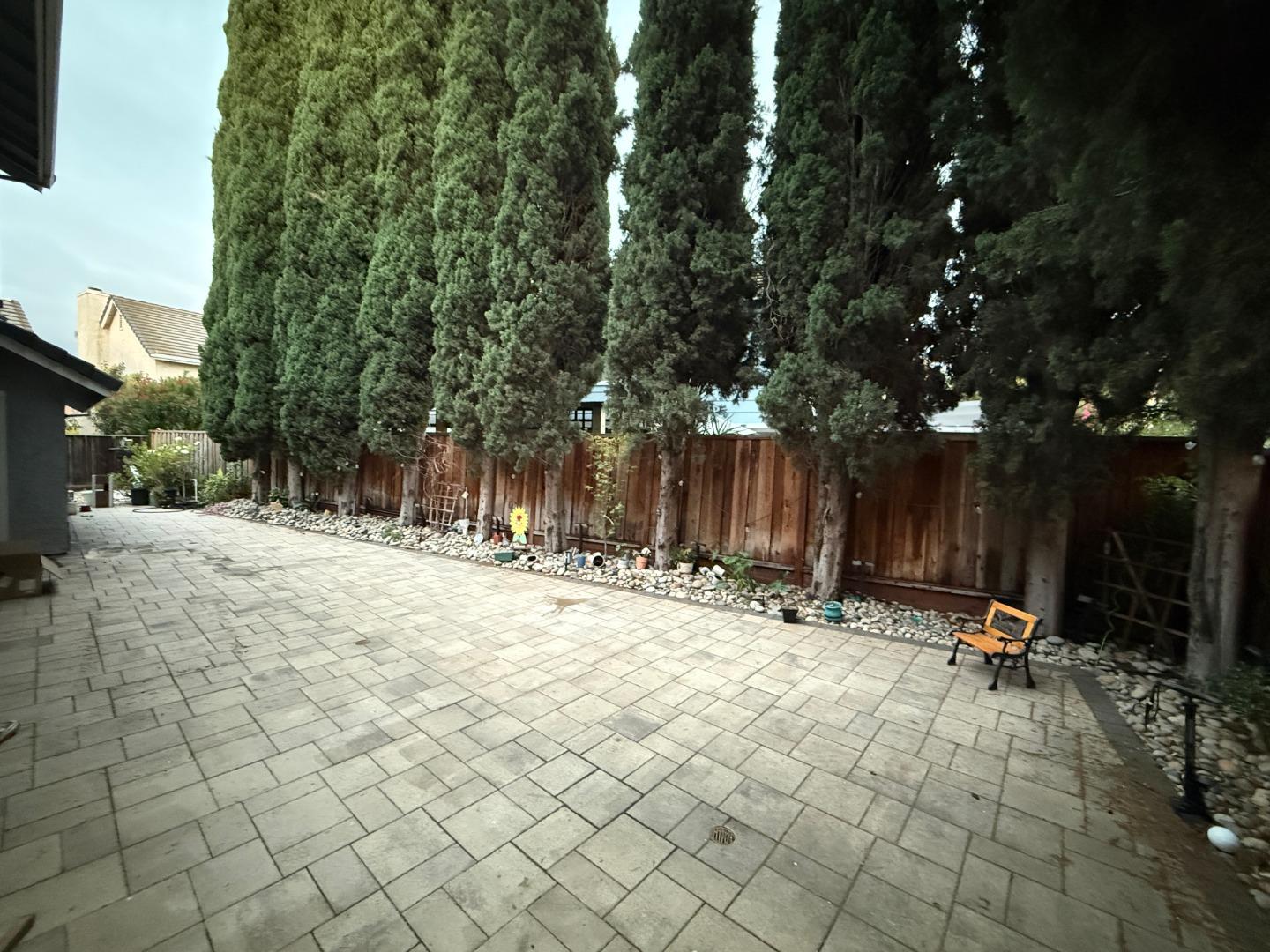 Detail Gallery Image 14 of 21 For 1563 Four Oaks Rd, San Jose,  CA 95131 - 4 Beds | 2/1 Baths