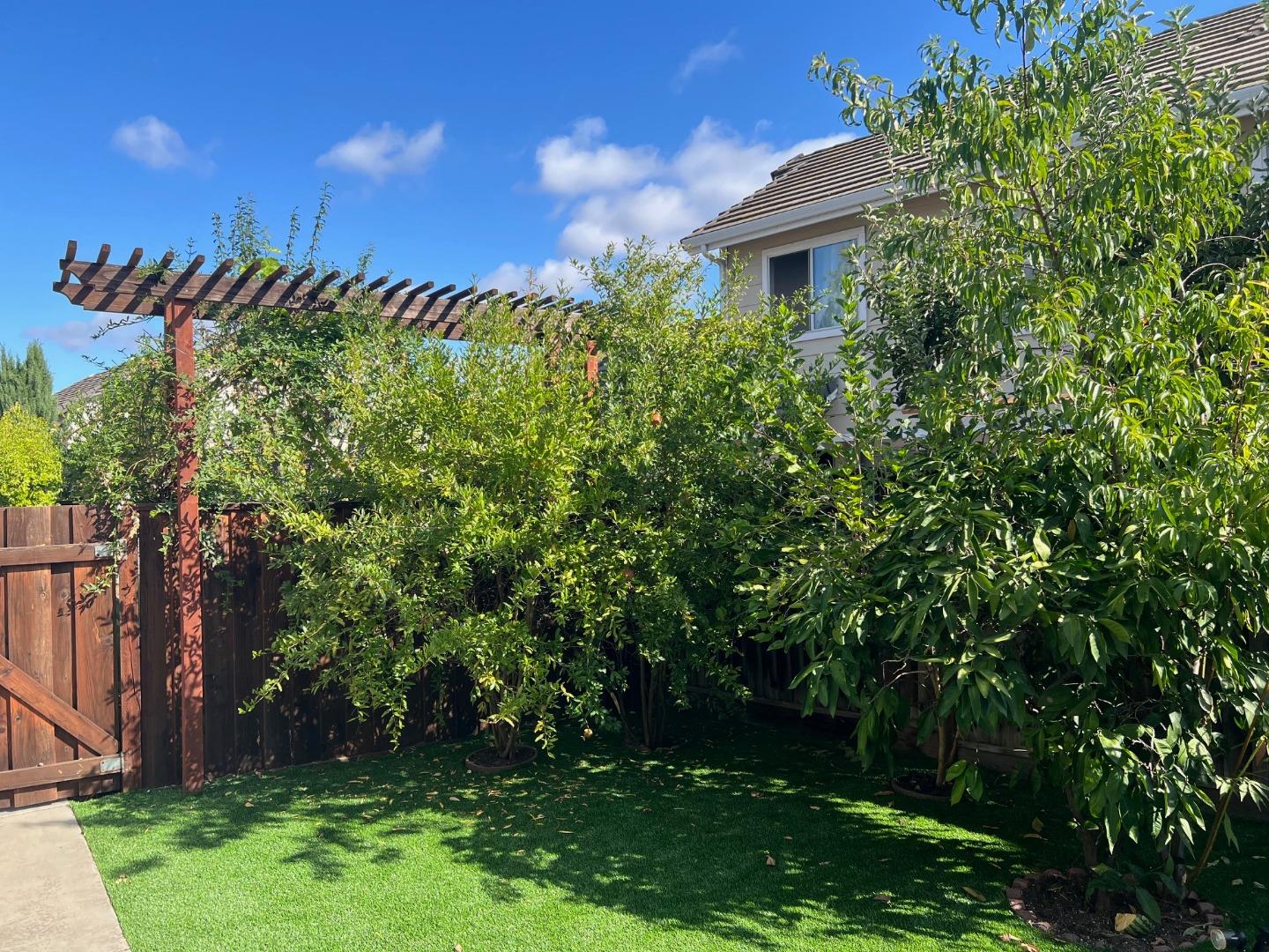 Detail Gallery Image 17 of 21 For 1563 Four Oaks Rd, San Jose,  CA 95131 - 4 Beds | 2/1 Baths