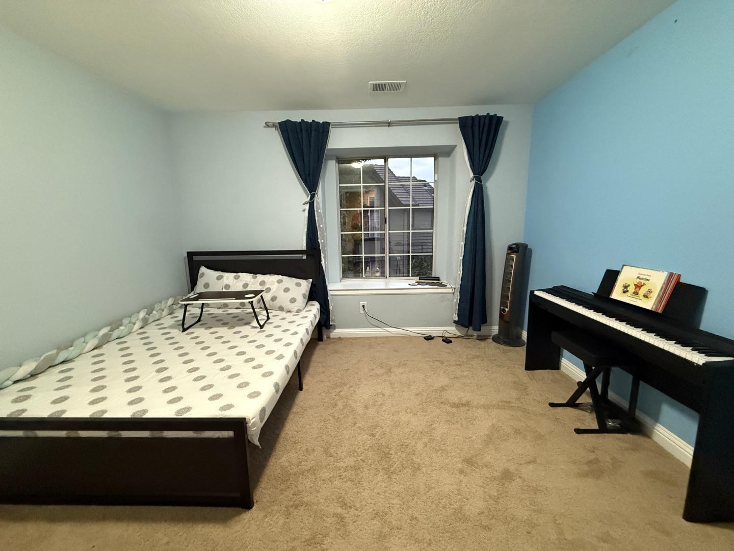 Detail Gallery Image 6 of 21 For 1563 Four Oaks Rd, San Jose,  CA 95131 - 4 Beds | 2/1 Baths