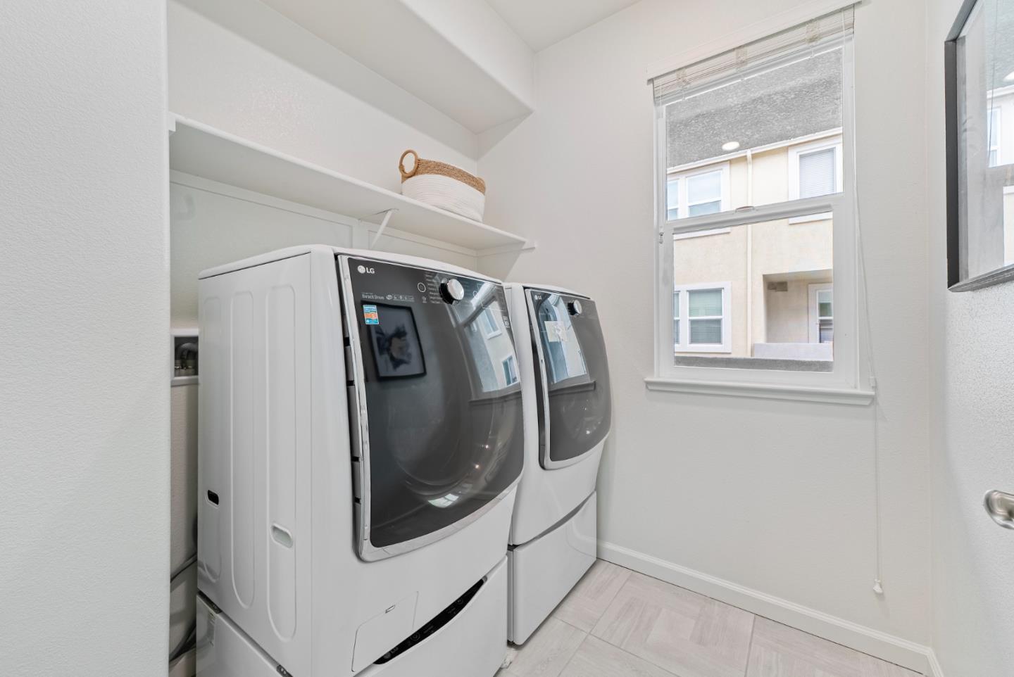 Detail Gallery Image 33 of 37 For 1660 Solari Pl, San Jose,  CA 95131 - 4 Beds | 3/1 Baths