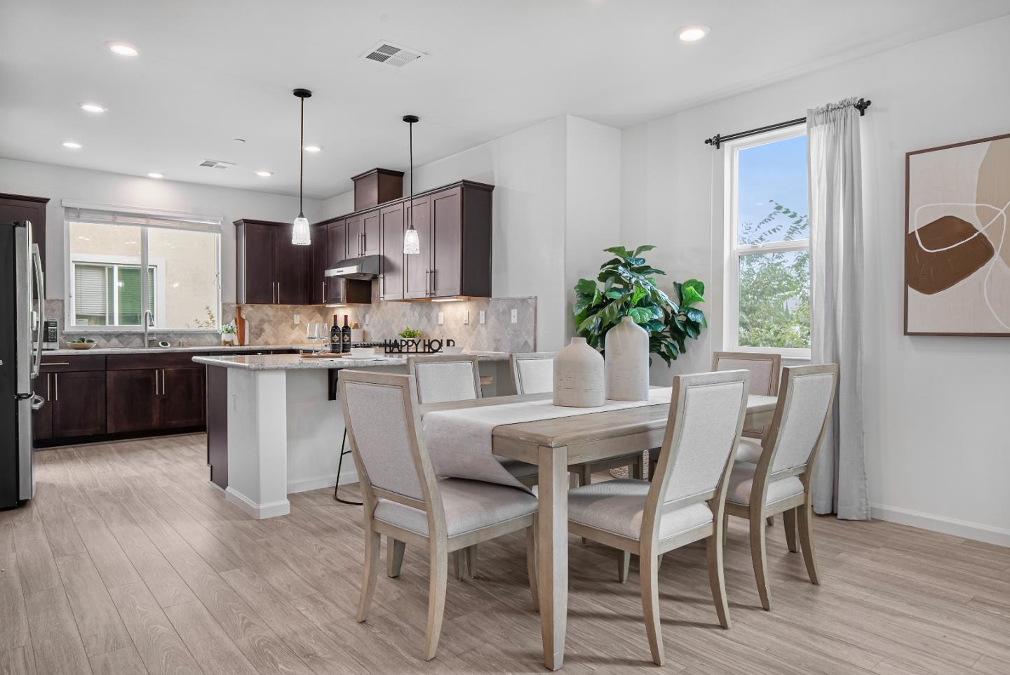 Detail Gallery Image 5 of 37 For 1660 Solari Pl, San Jose,  CA 95131 - 4 Beds | 3/1 Baths