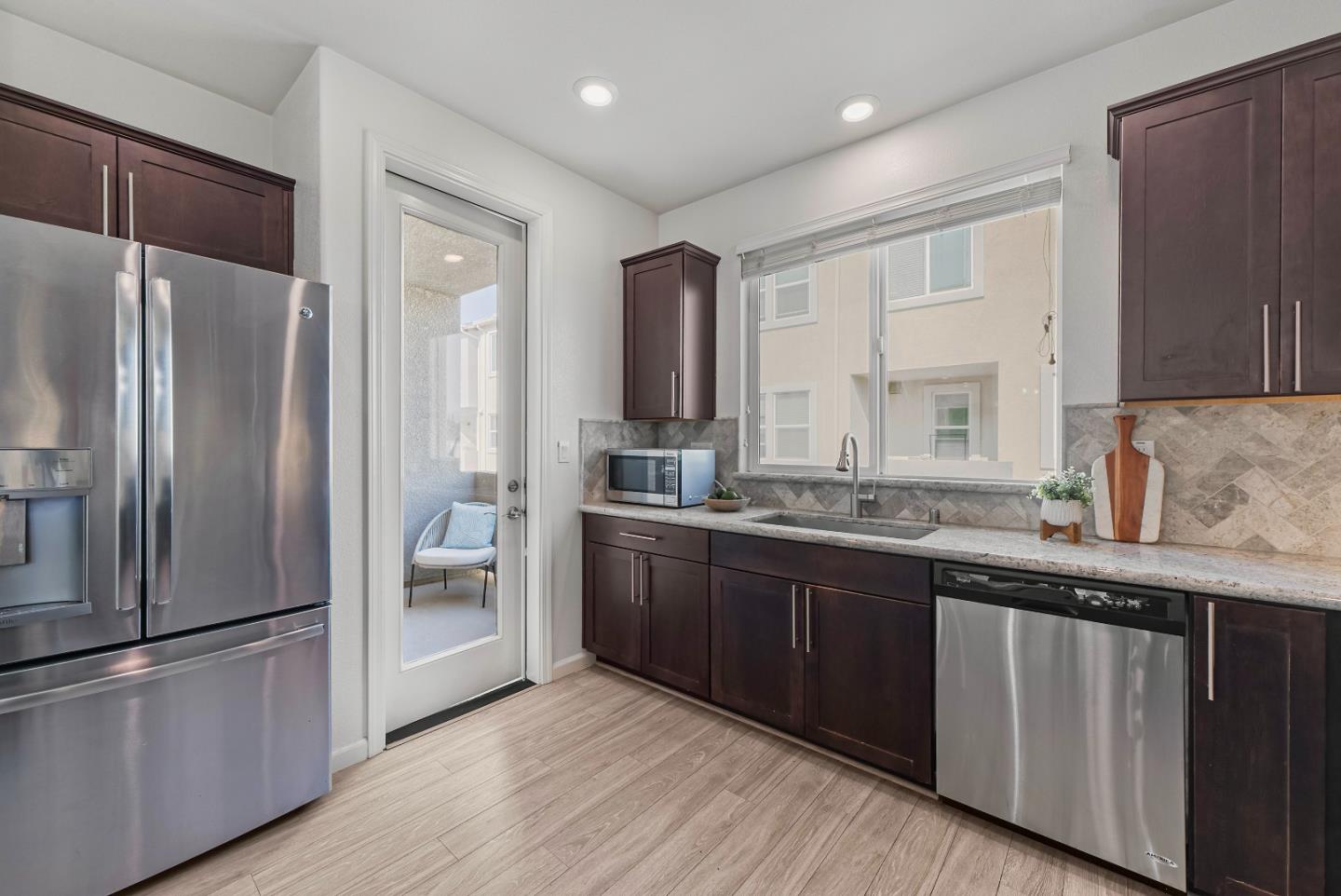 Detail Gallery Image 6 of 37 For 1660 Solari Pl, San Jose,  CA 95131 - 4 Beds | 3/1 Baths