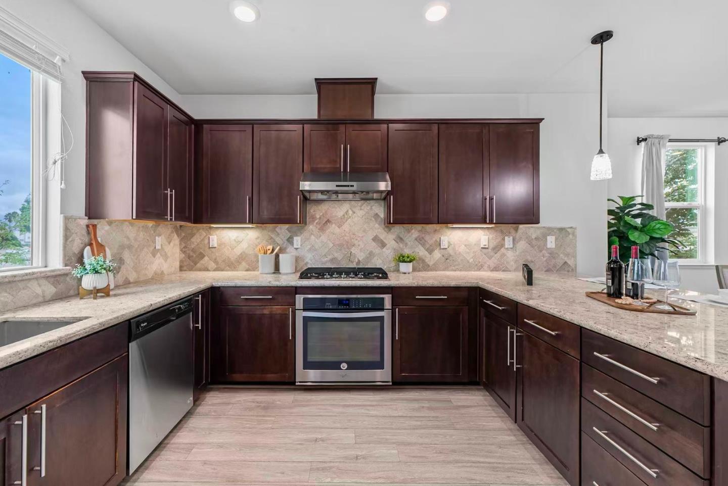 Detail Gallery Image 7 of 37 For 1660 Solari Pl, San Jose,  CA 95131 - 4 Beds | 3/1 Baths