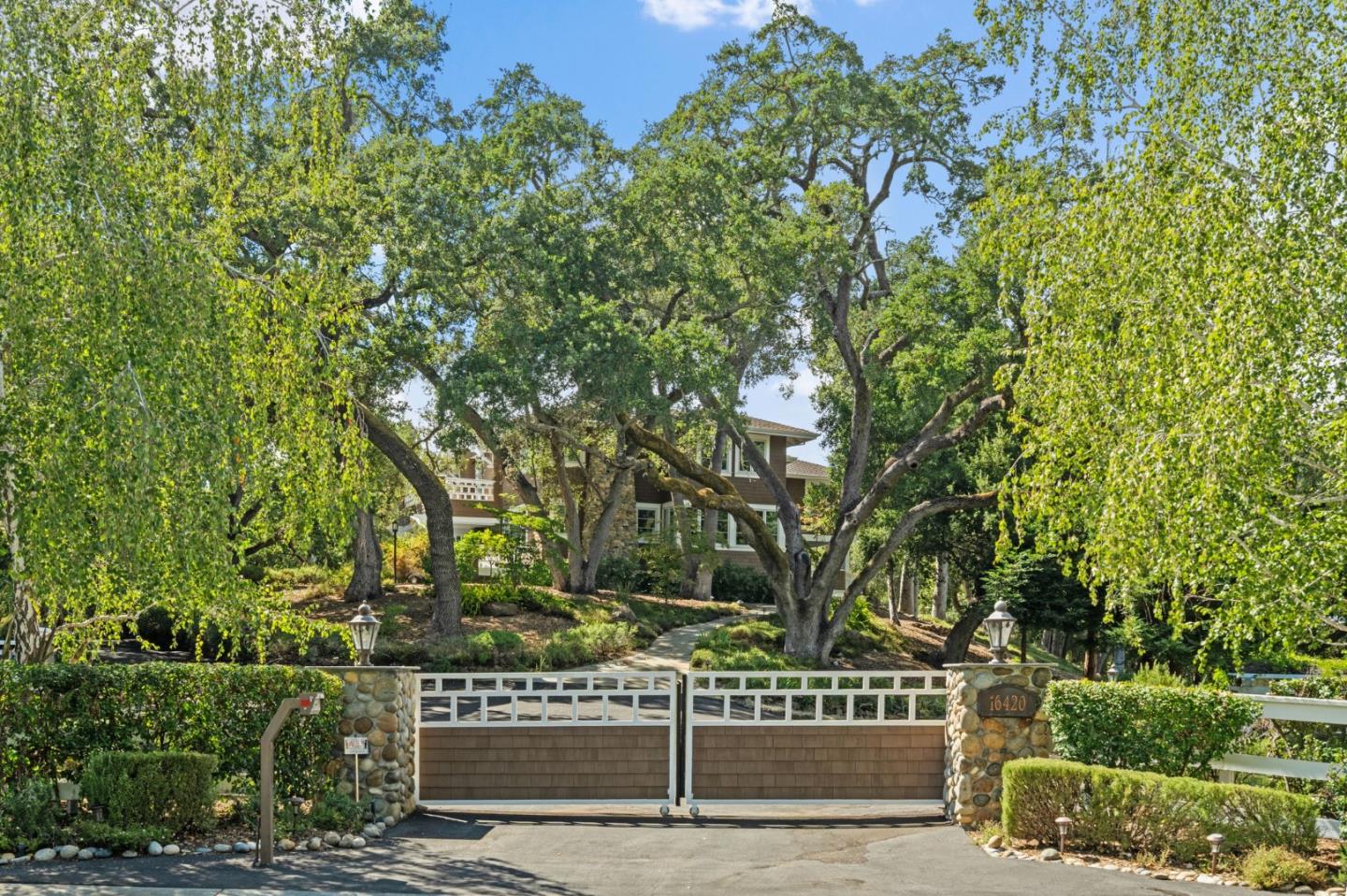 Detail Gallery Image 2 of 70 For 16420 S Kennedy Rd, Los Gatos,  CA 95030 - 7 Beds | 5/2 Baths