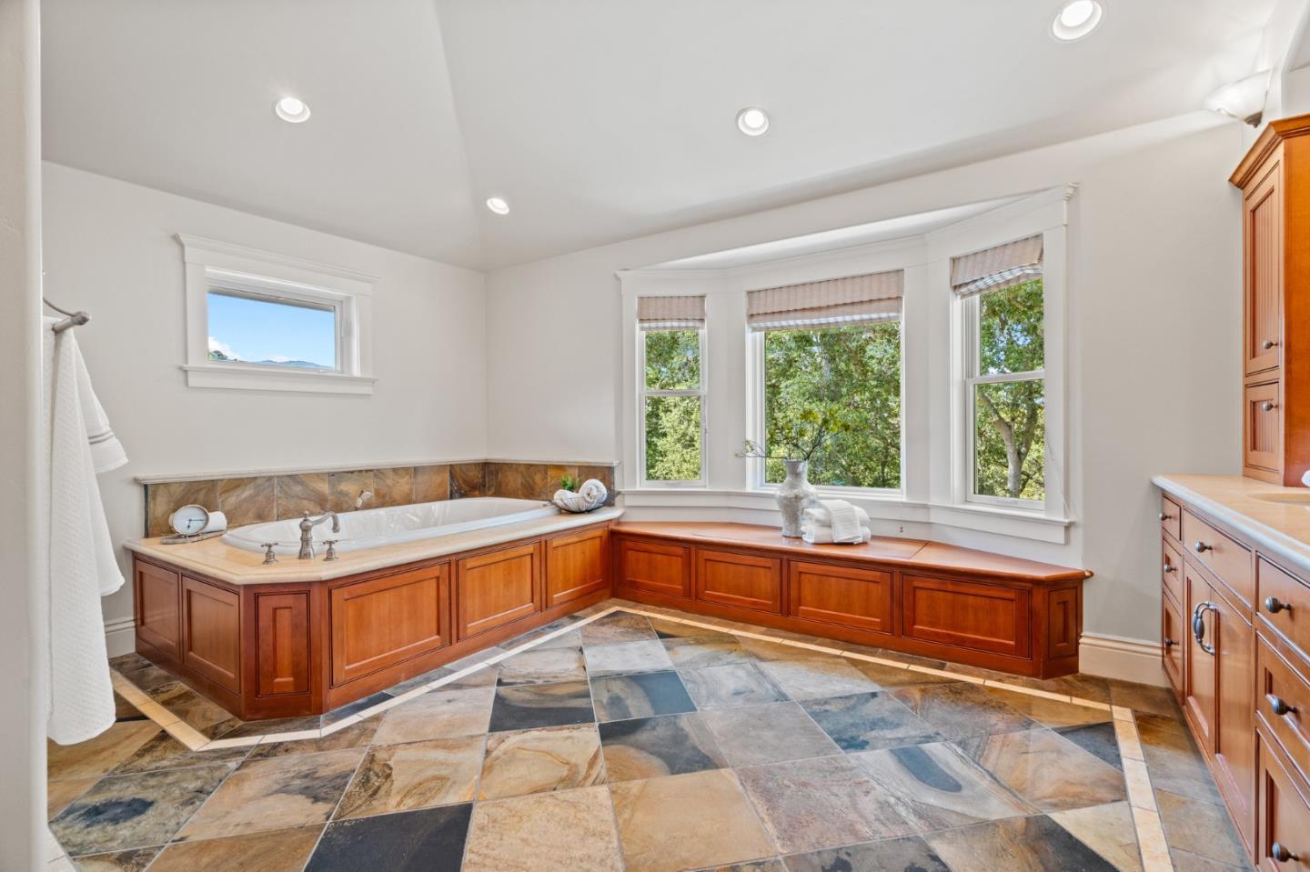 Detail Gallery Image 35 of 70 For 16420 S Kennedy Rd, Los Gatos,  CA 95030 - 7 Beds | 5/2 Baths