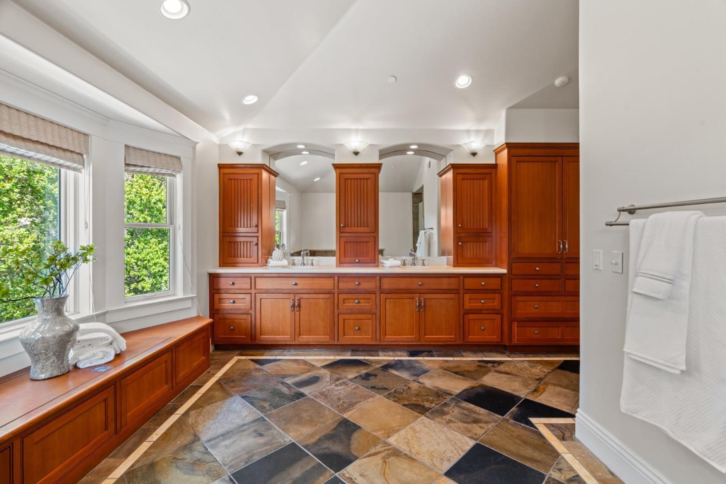 Detail Gallery Image 36 of 70 For 16420 S Kennedy Rd, Los Gatos,  CA 95030 - 7 Beds | 5/2 Baths