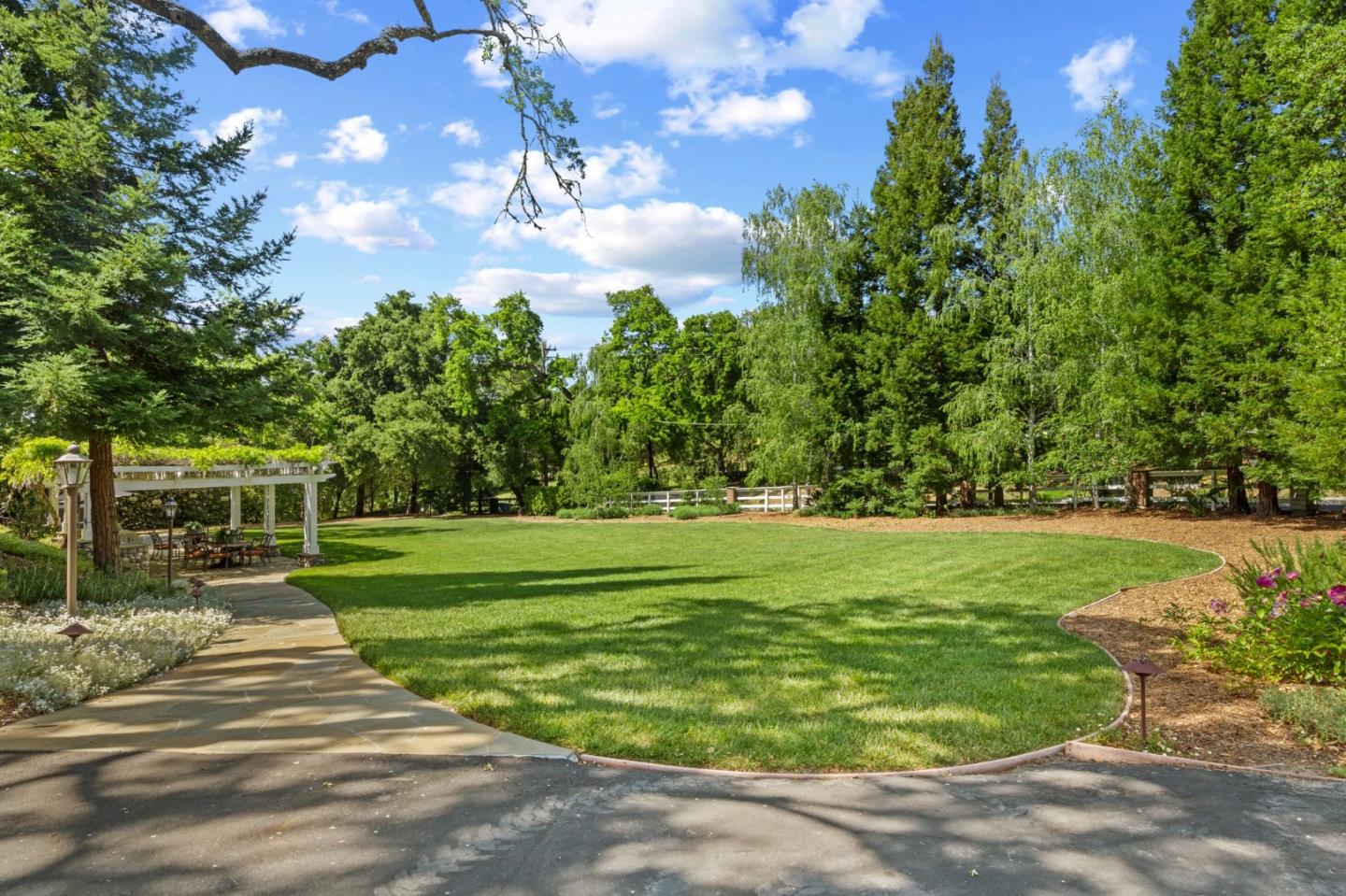 Detail Gallery Image 4 of 70 For 16420 S Kennedy Rd, Los Gatos,  CA 95030 - 7 Beds | 5/2 Baths