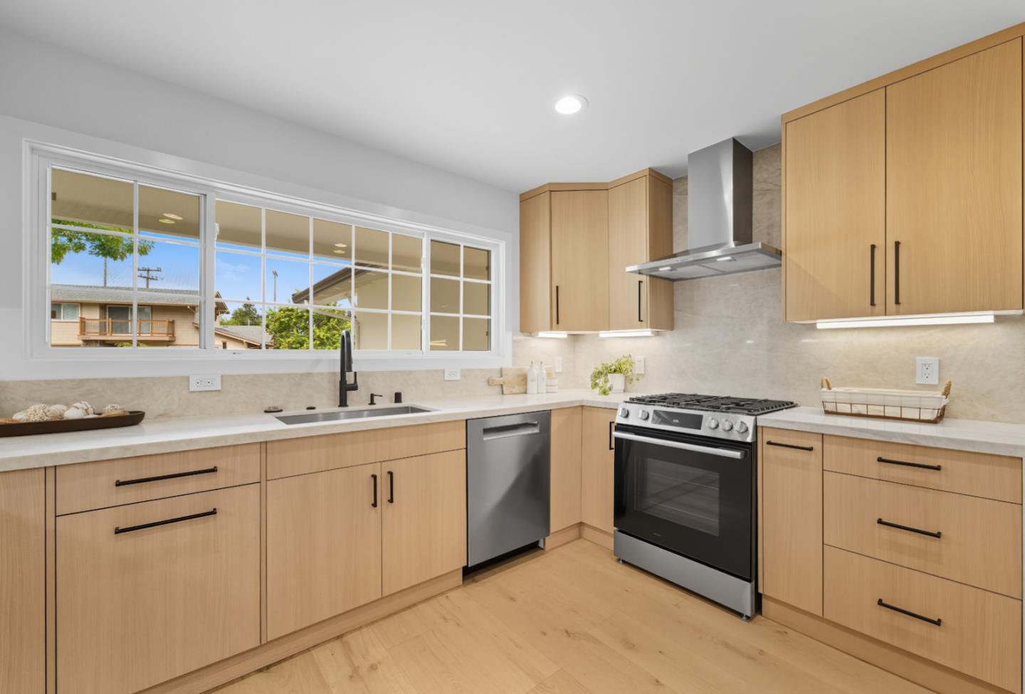Detail Gallery Image 6 of 26 For 3392 Geneva Dr, Santa Clara,  CA 95051 - 3 Beds | 2 Baths