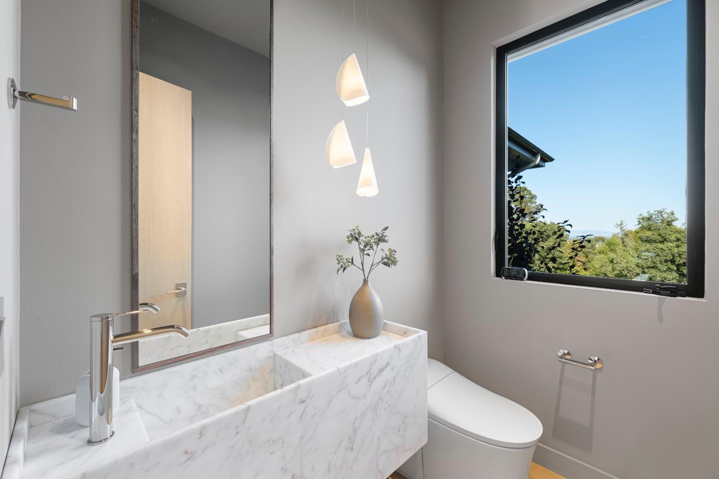 Detail Gallery Image 22 of 59 For 55 Del Monte Dr, Hillsborough,  CA 94010 - 5 Beds | 4/1 Baths