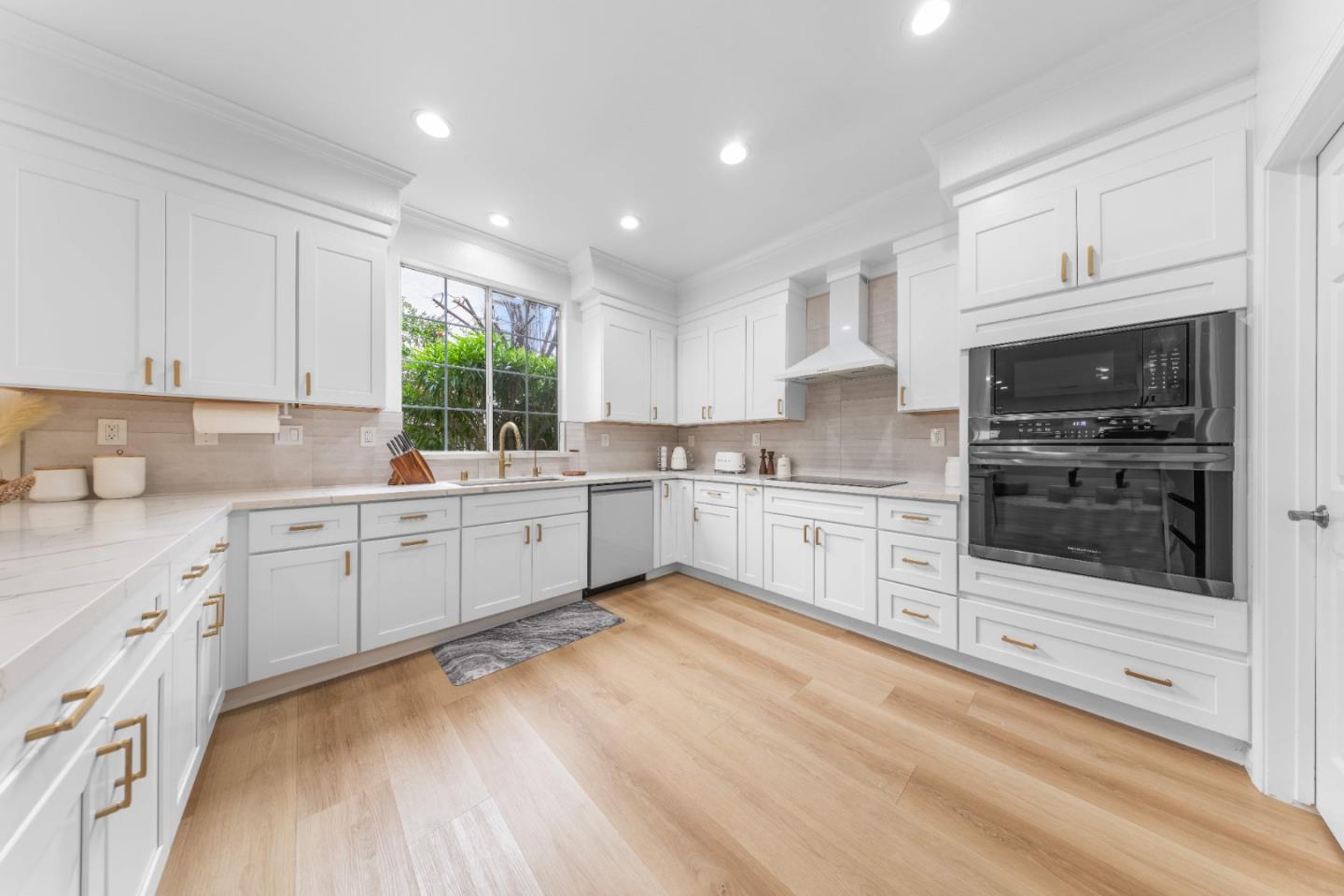 Detail Gallery Image 12 of 53 For 817 Pitkin Loop, San Jose,  CA 95125 - 4 Beds | 2/1 Baths