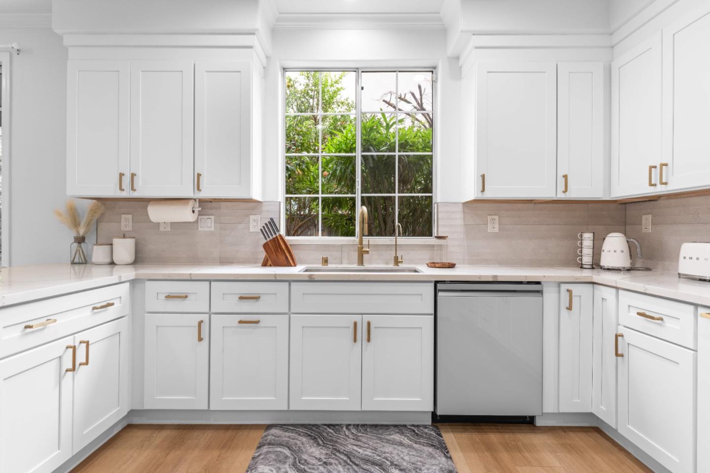 Detail Gallery Image 13 of 53 For 817 Pitkin Loop, San Jose,  CA 95125 - 4 Beds | 2/1 Baths