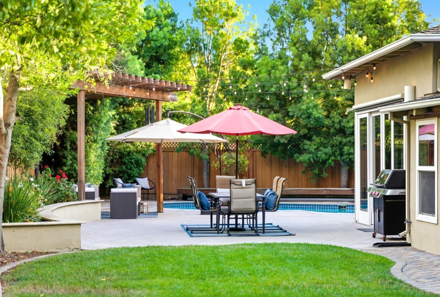 Detail Gallery Image 13 of 76 For 1660 Elmhurst Dr, Los Altos,  CA 94024 - 4 Beds | 2/1 Baths