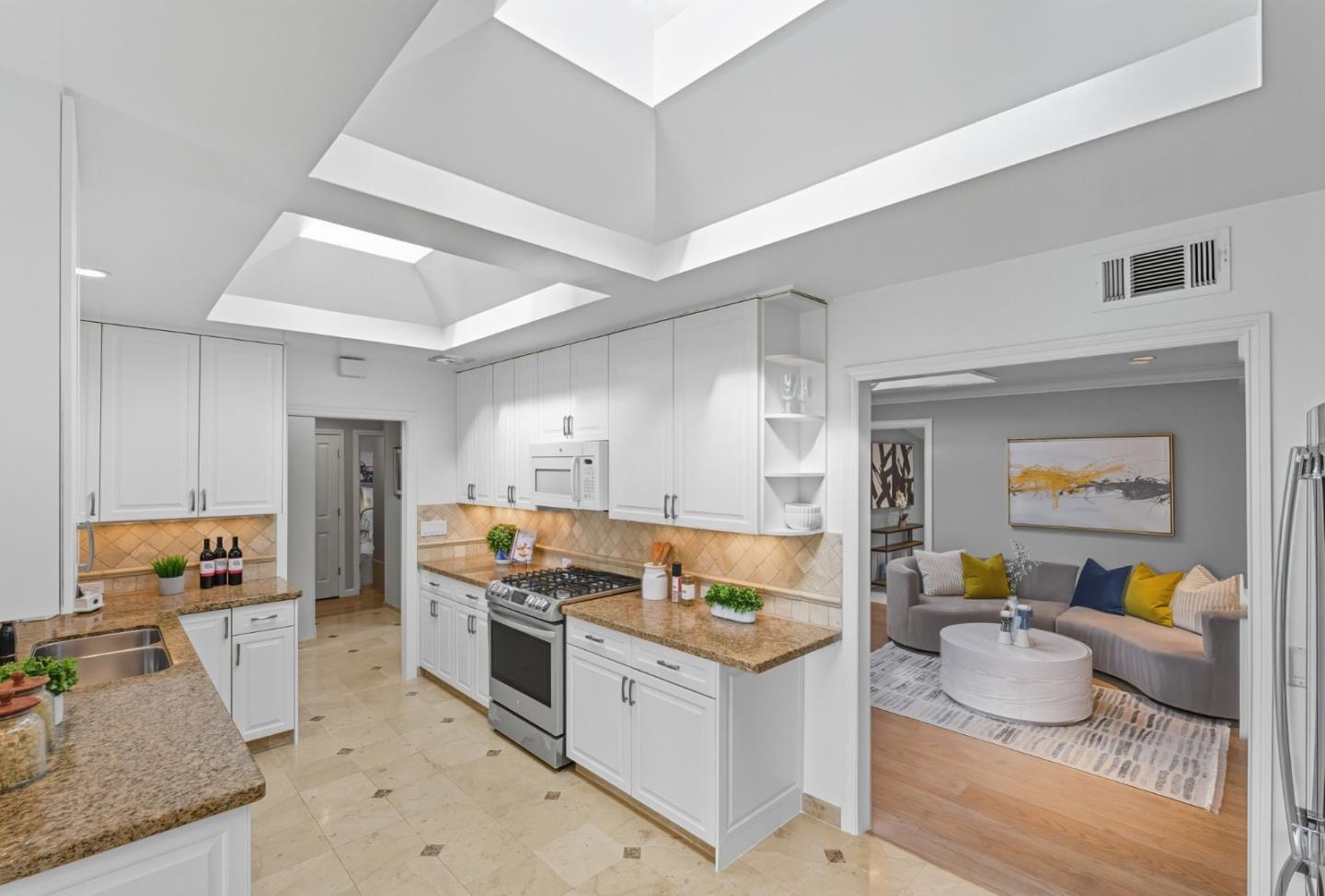 Detail Gallery Image 16 of 76 For 1660 Elmhurst Dr, Los Altos,  CA 94024 - 4 Beds | 2/1 Baths