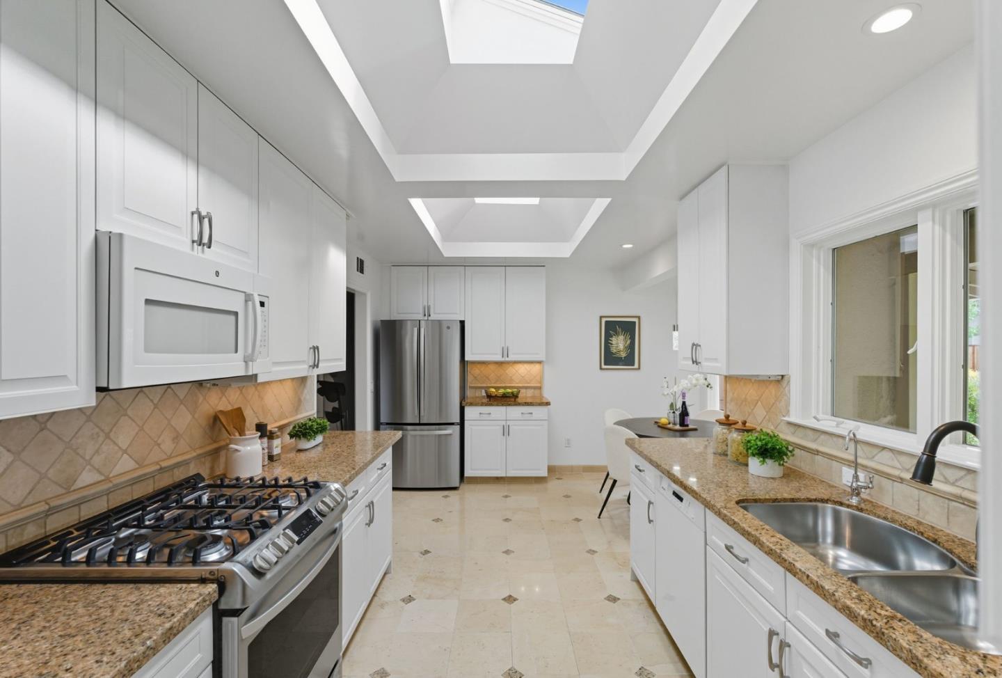 Detail Gallery Image 20 of 76 For 1660 Elmhurst Dr, Los Altos,  CA 94024 - 4 Beds | 2/1 Baths
