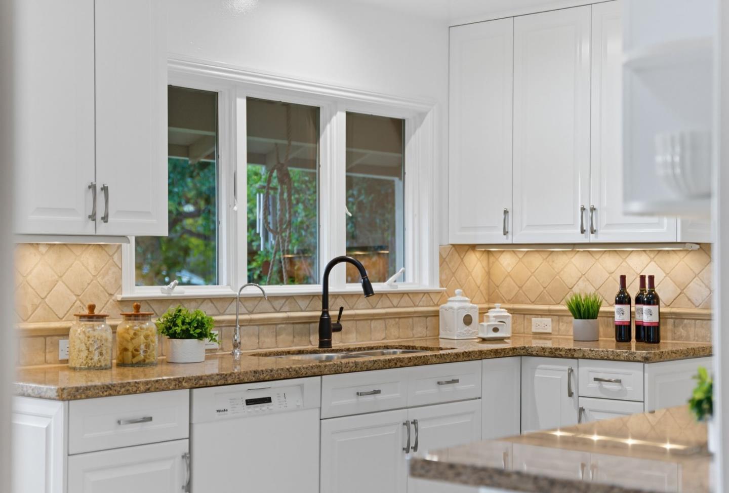 Detail Gallery Image 23 of 76 For 1660 Elmhurst Dr, Los Altos,  CA 94024 - 4 Beds | 2/1 Baths