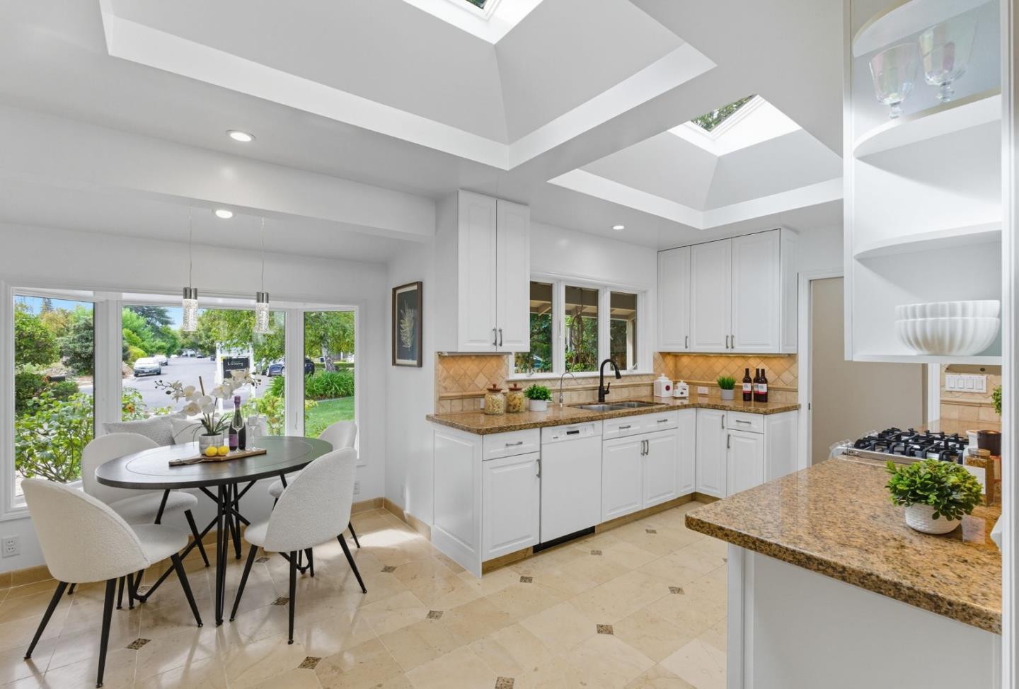 Detail Gallery Image 24 of 76 For 1660 Elmhurst Dr, Los Altos,  CA 94024 - 4 Beds | 2/1 Baths