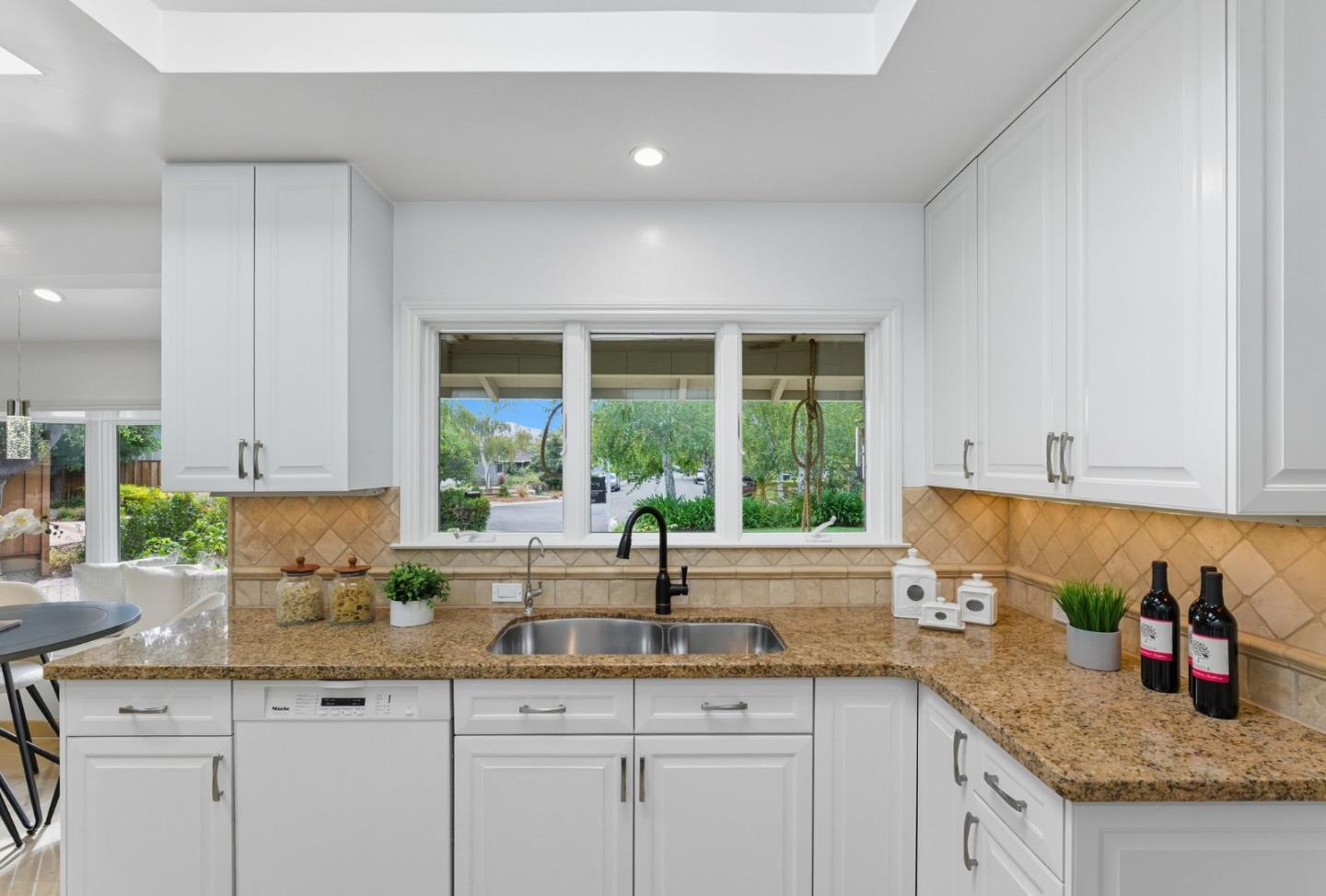 Detail Gallery Image 29 of 76 For 1660 Elmhurst Dr, Los Altos,  CA 94024 - 4 Beds | 2/1 Baths