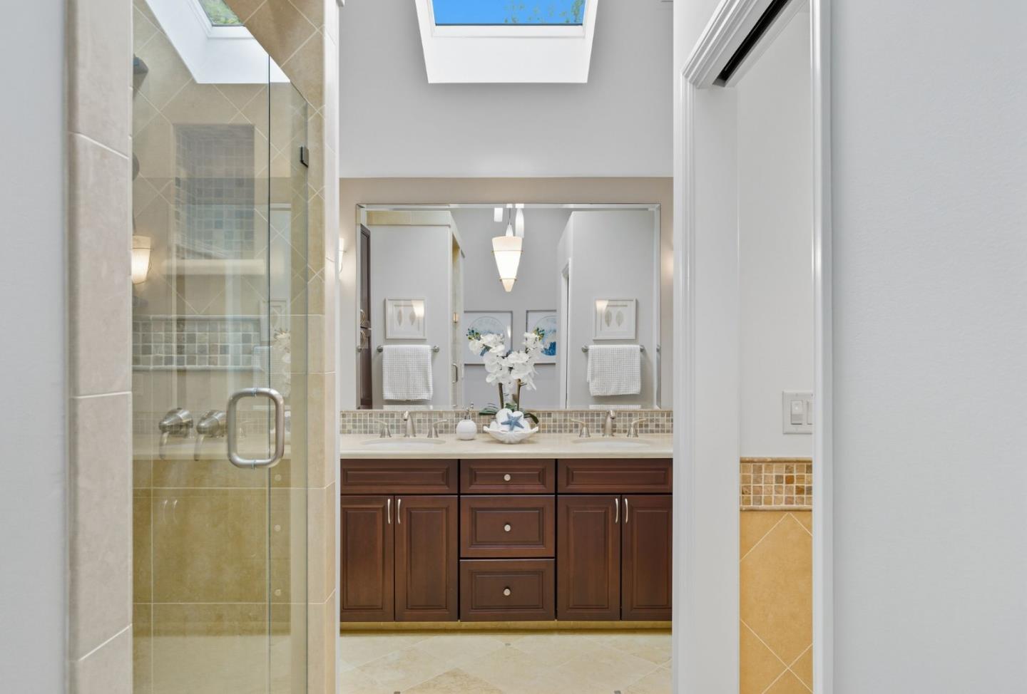 Detail Gallery Image 33 of 76 For 1660 Elmhurst Dr, Los Altos,  CA 94024 - 4 Beds | 2/1 Baths