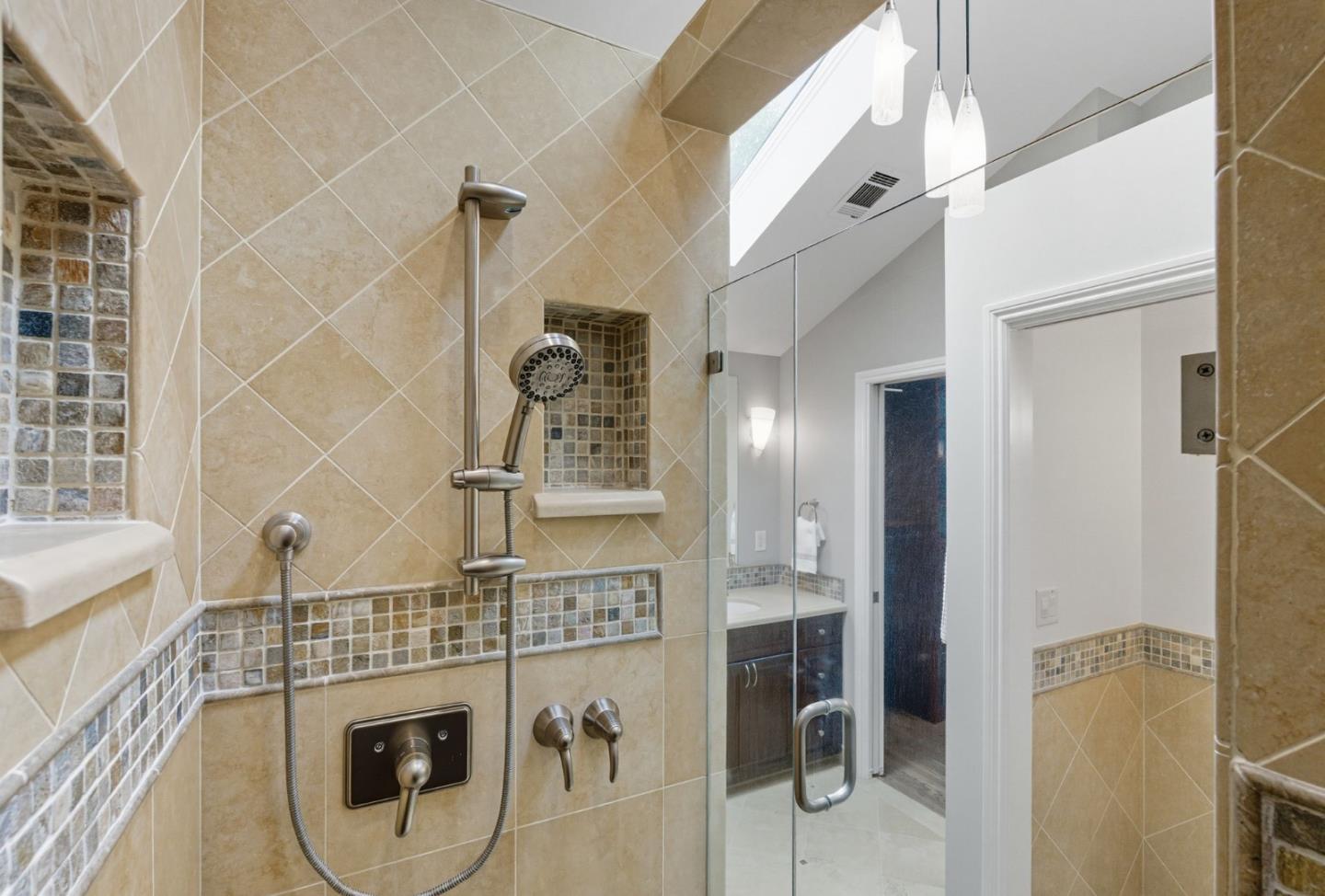 Detail Gallery Image 34 of 76 For 1660 Elmhurst Dr, Los Altos,  CA 94024 - 4 Beds | 2/1 Baths