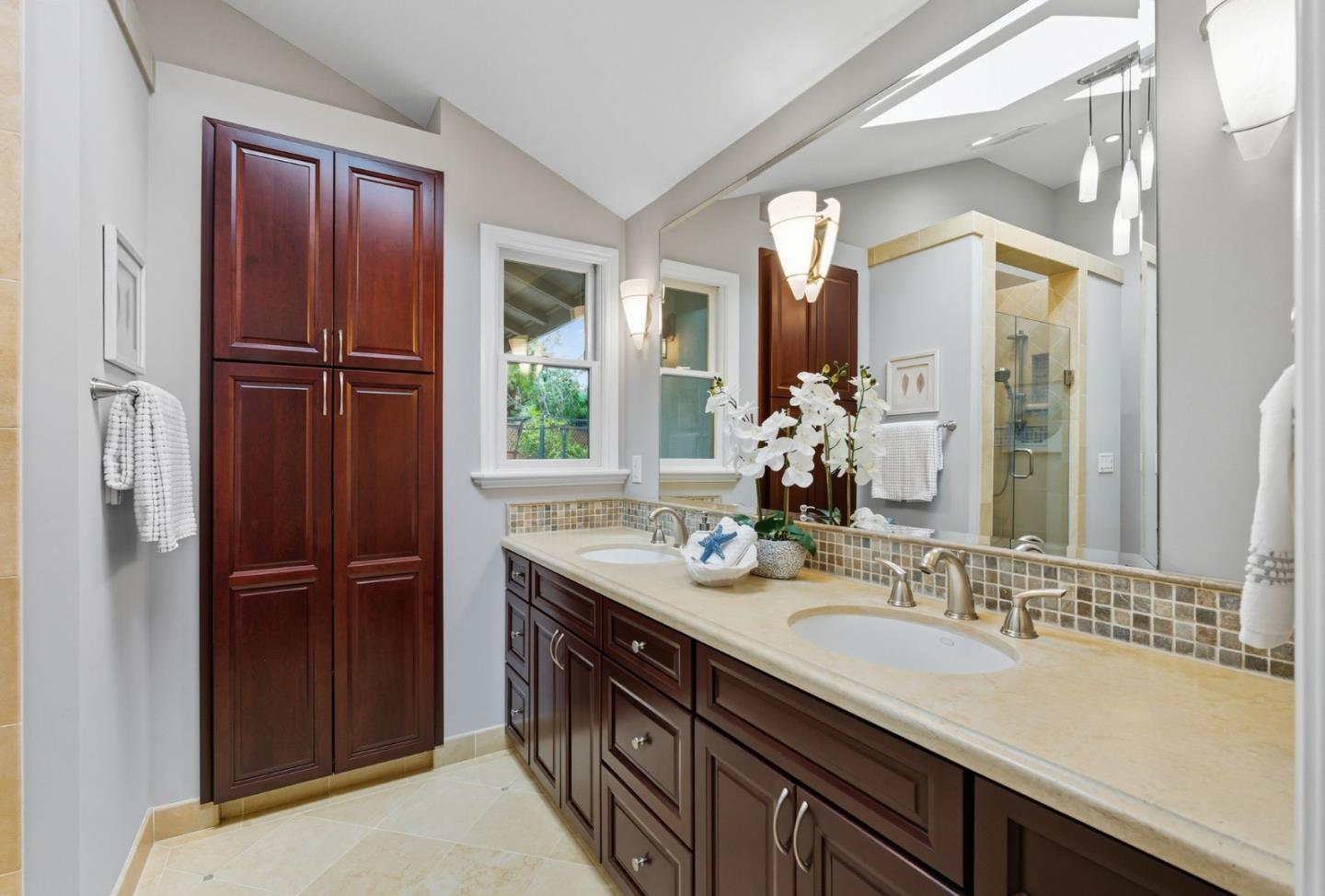 Detail Gallery Image 35 of 76 For 1660 Elmhurst Dr, Los Altos,  CA 94024 - 4 Beds | 2/1 Baths