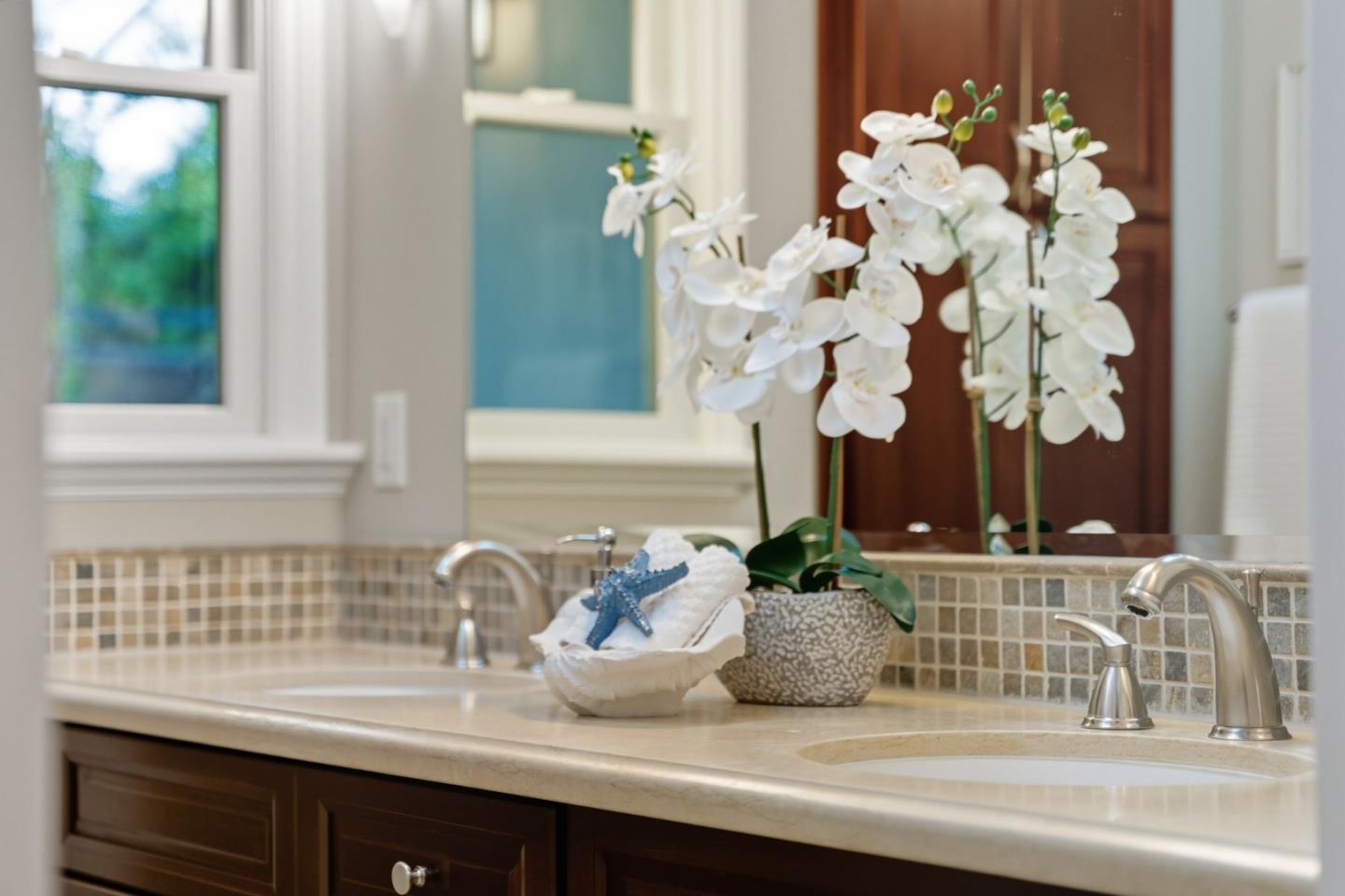 Detail Gallery Image 36 of 76 For 1660 Elmhurst Dr, Los Altos,  CA 94024 - 4 Beds | 2/1 Baths
