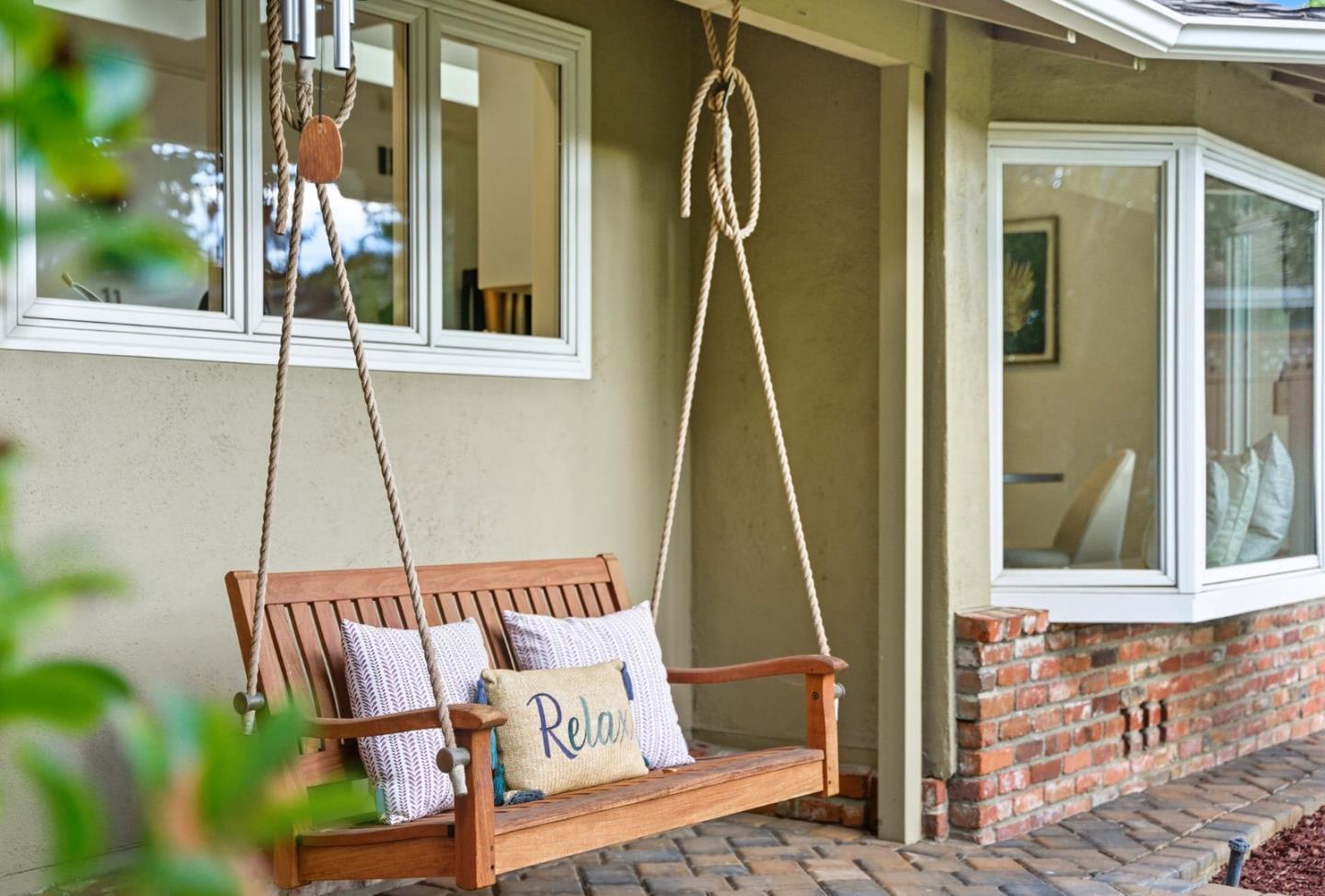 Detail Gallery Image 4 of 76 For 1660 Elmhurst Dr, Los Altos,  CA 94024 - 4 Beds | 2/1 Baths