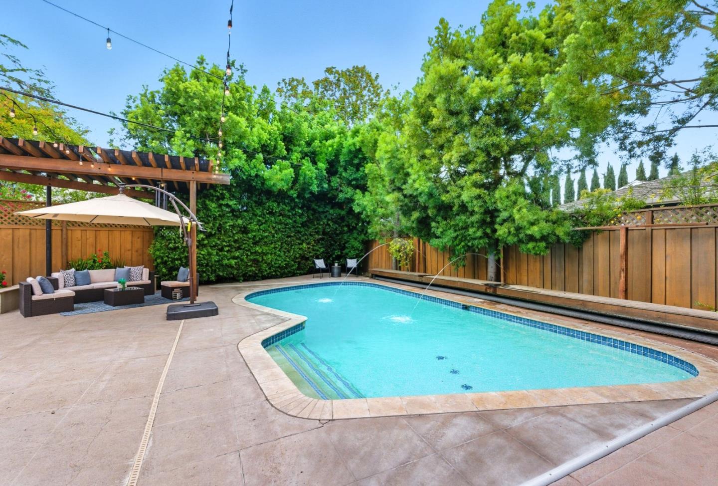 Detail Gallery Image 58 of 76 For 1660 Elmhurst Dr, Los Altos,  CA 94024 - 4 Beds | 2/1 Baths